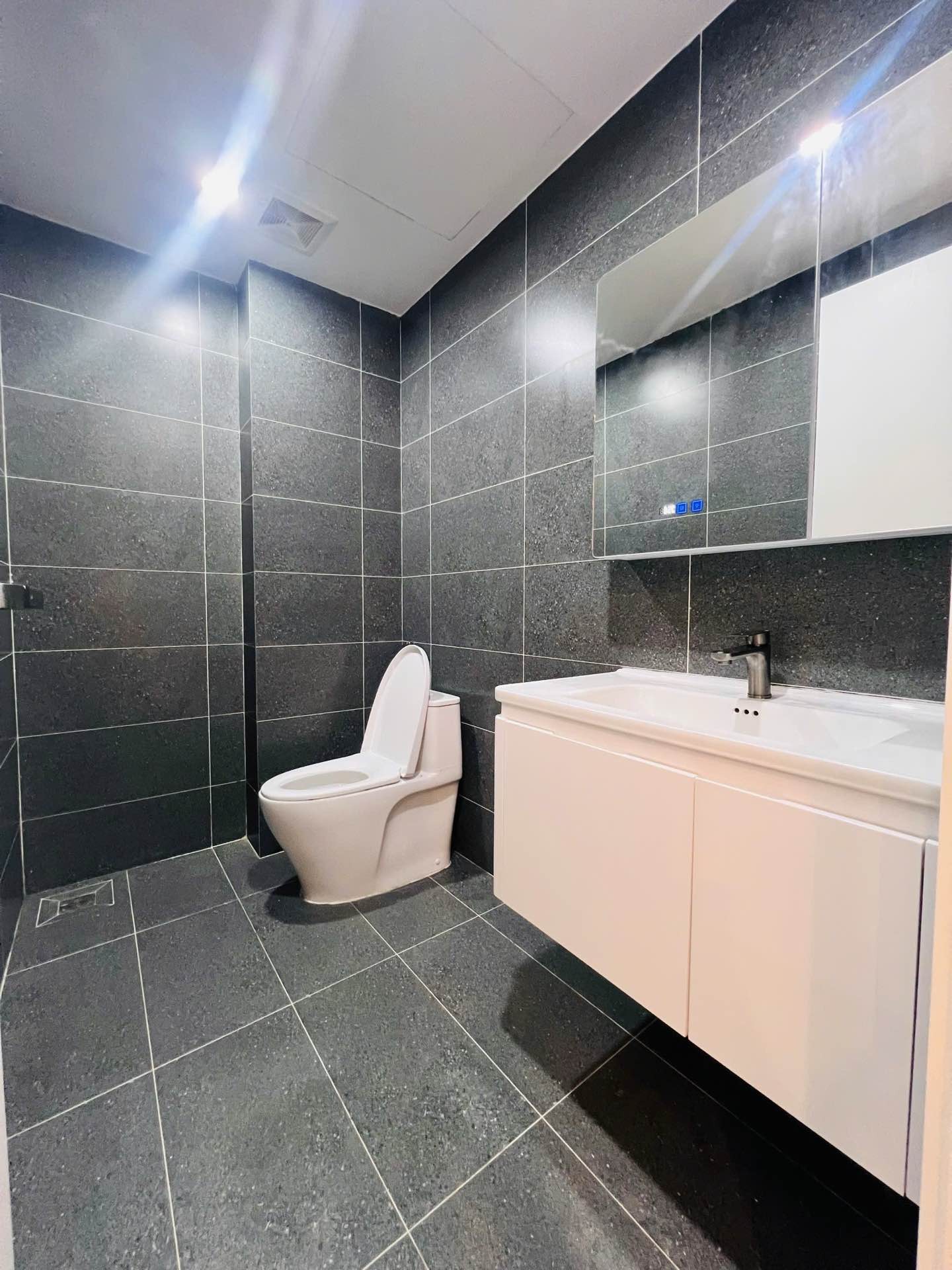 Bán nhà Tân Mai - diện tích 85m2 6 tầng - ô tô tránh - giá 39,5 tỷ