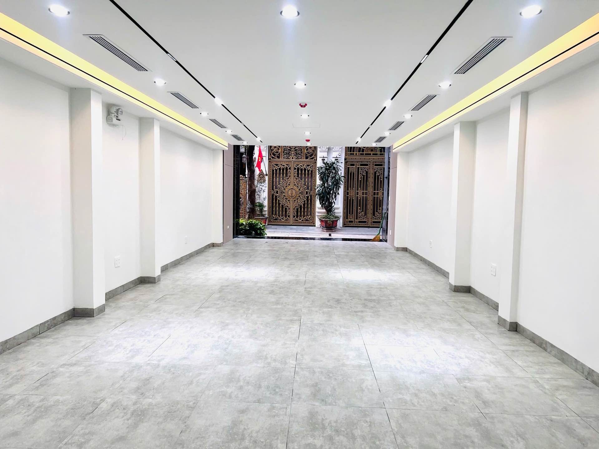 Bán nhà Tân Mai - diện tích 85m2 6 tầng - ô tô tránh - giá 39,5 tỷ