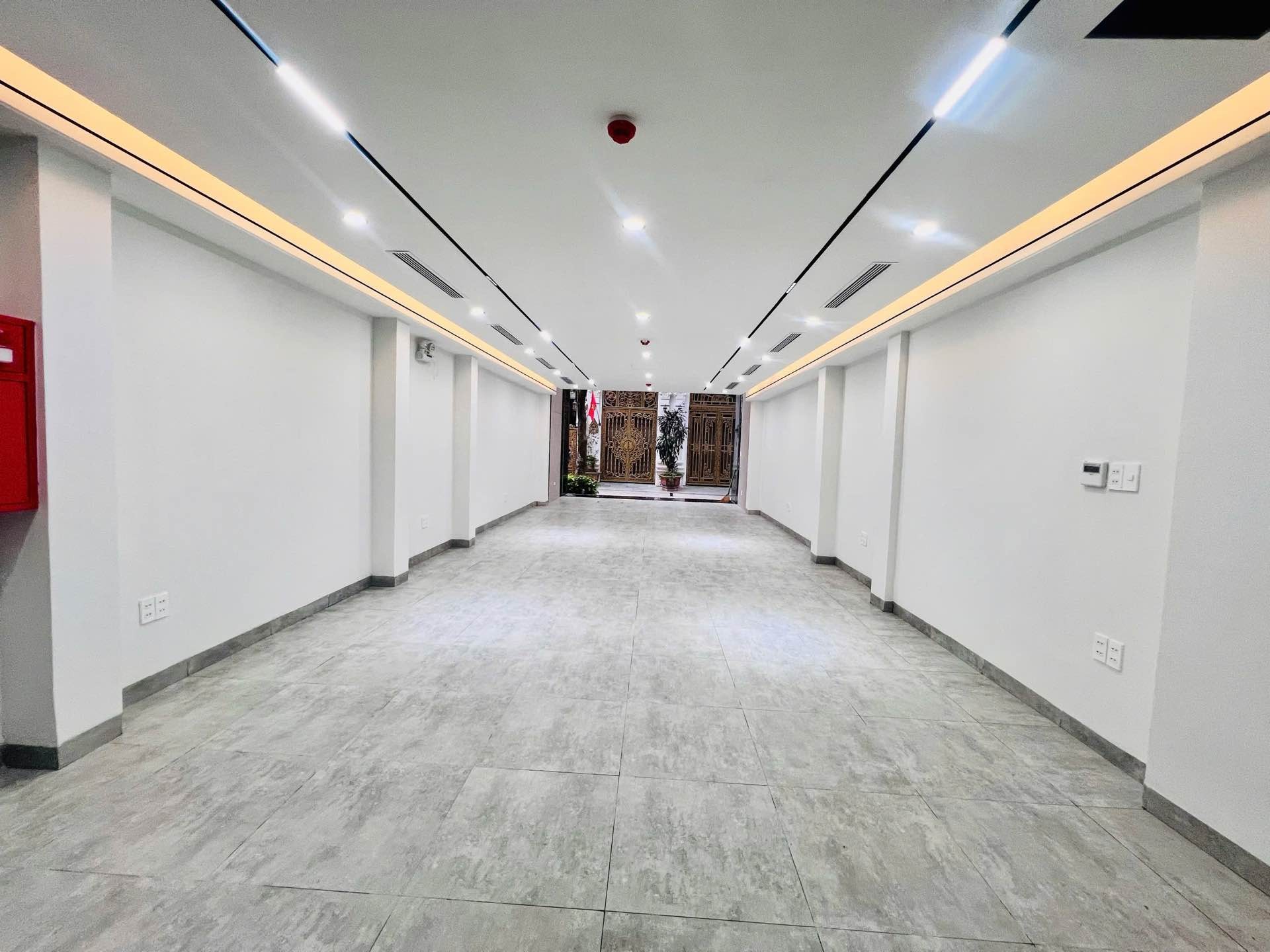 Bán nhà Tân Mai - diện tích 85m2 6 tầng - ô tô tránh - giá 39,5 tỷ
