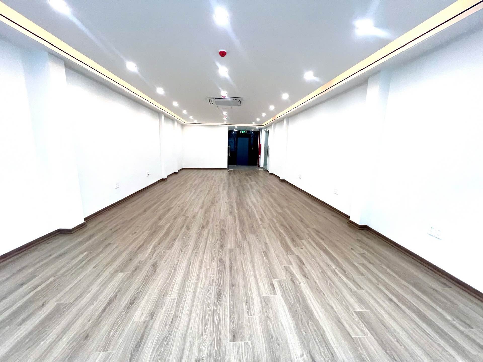 Bán nhà Tân Mai - diện tích 85m2 6 tầng - ô tô tránh - giá 39,5 tỷ