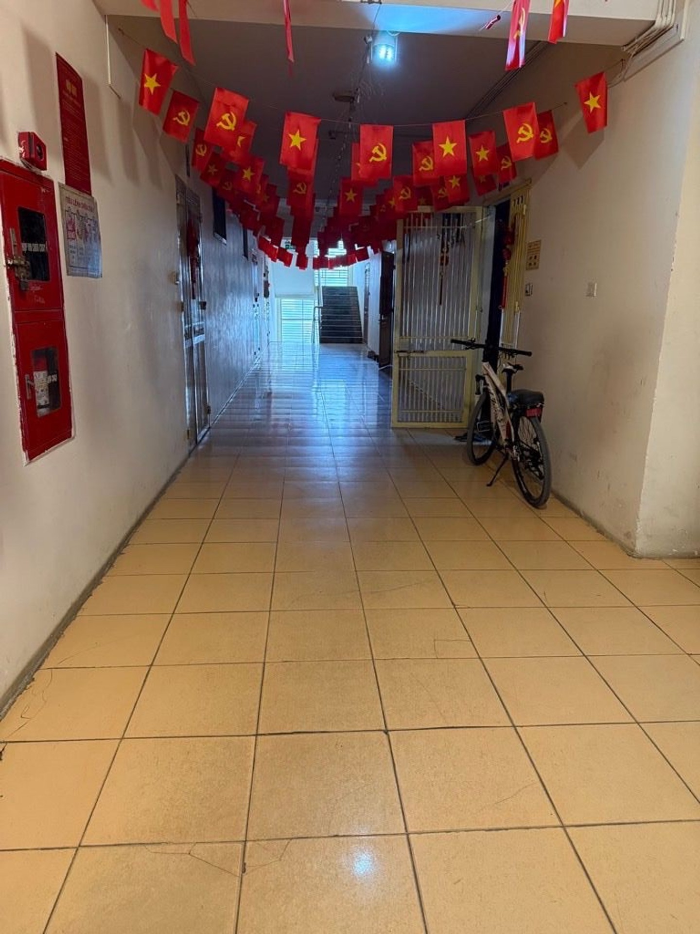 Bán nhà Hoàng Mai - diện tích 68m2 8 tầng - Sổ đỏ chính chủ giao dịch ngay! - giá 5,4 tỷ