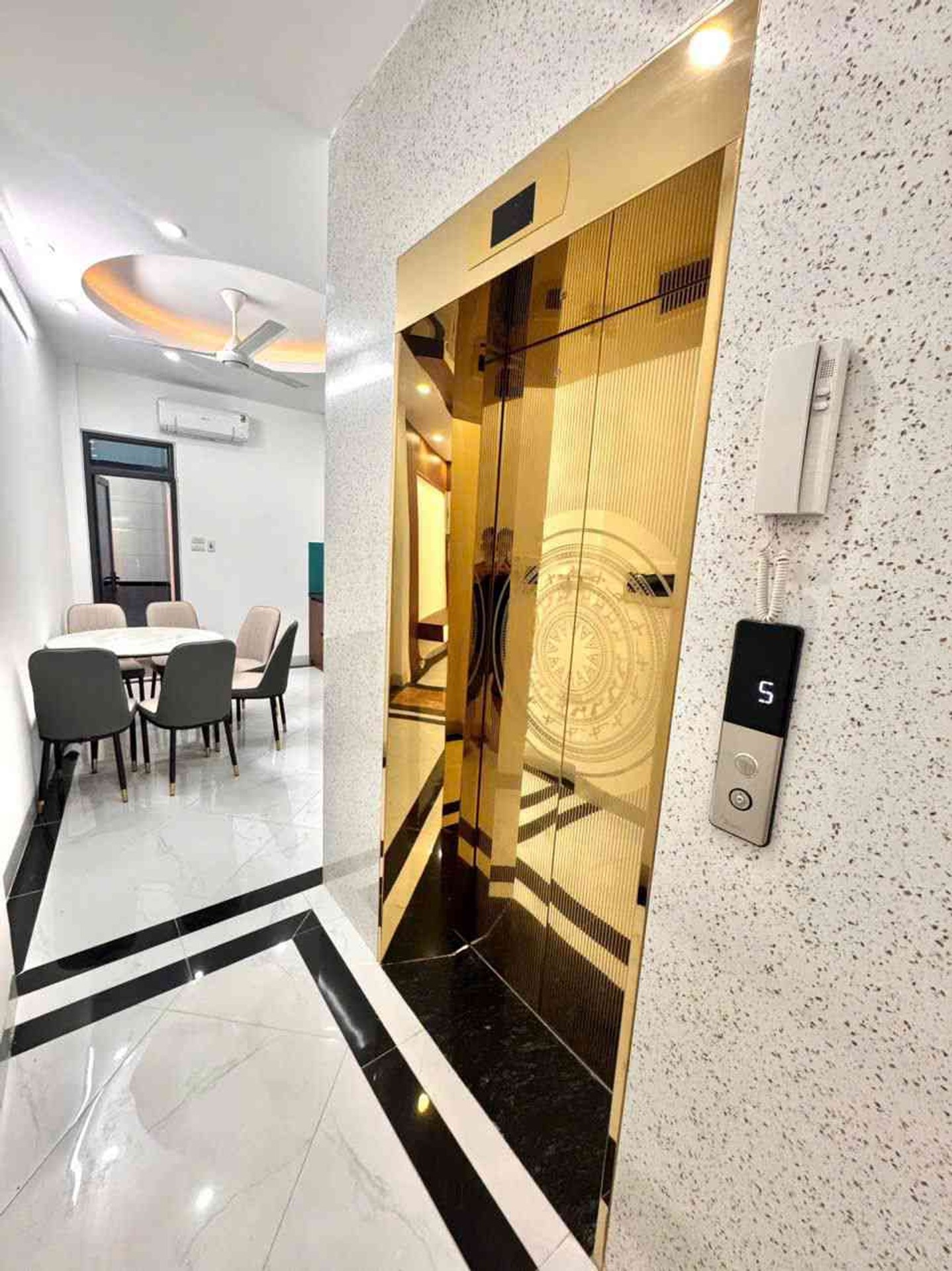 Bán nhà Nam Dư - diện tích 55m2 5 tầng - Mặt phố kinh doanh sầm uất - giá 18 tỷ