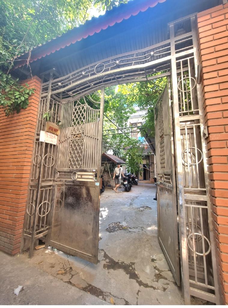 Bán nhà Đường Láng - diện tích 215m2 3 tầng - Đang cập nhật - giá 34 tỷ