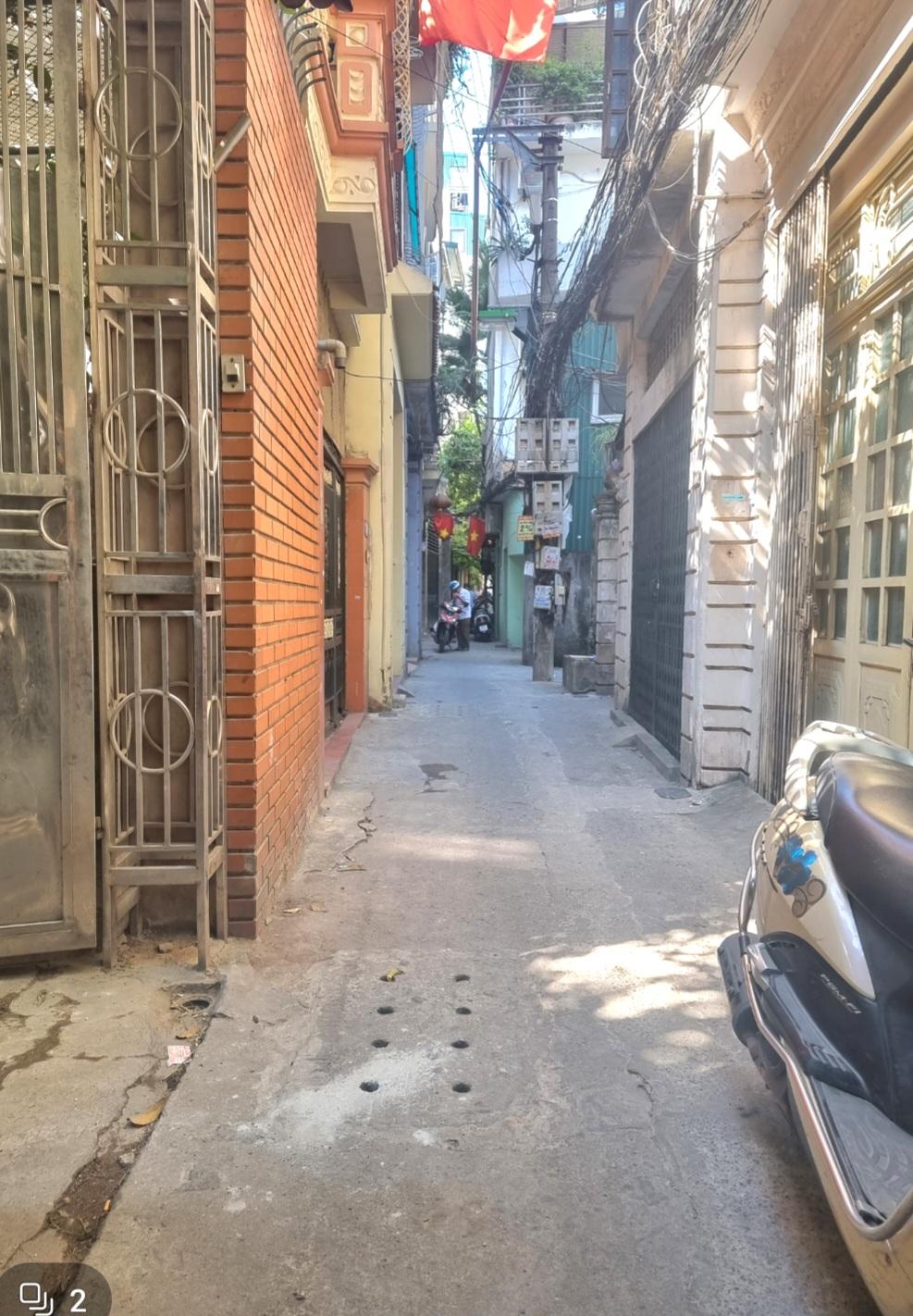 Bán nhà Đường Láng - diện tích 215m2 3 tầng - Đang cập nhật - giá 34 tỷ