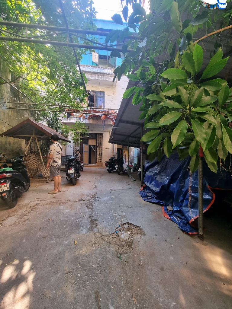 Bán nhà Đường Láng - diện tích 215m2 3 tầng - Đang cập nhật - giá 34 tỷ