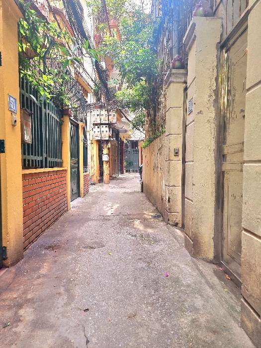 Bán nhà Đường Láng - diện tích 215m2 3 tầng - Đang cập nhật - giá 34 tỷ