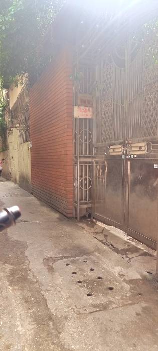 Bán nhà Đường Láng - diện tích 215m2 3 tầng - Đang cập nhật - giá 34 tỷ