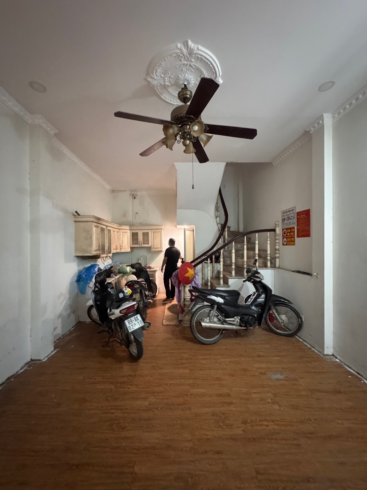 Bán nhà Lĩnh Nam - diện tích 30m2 5 tầng - Ô TÔ ĐỖ CỔNG - giá 7,5 tỷ