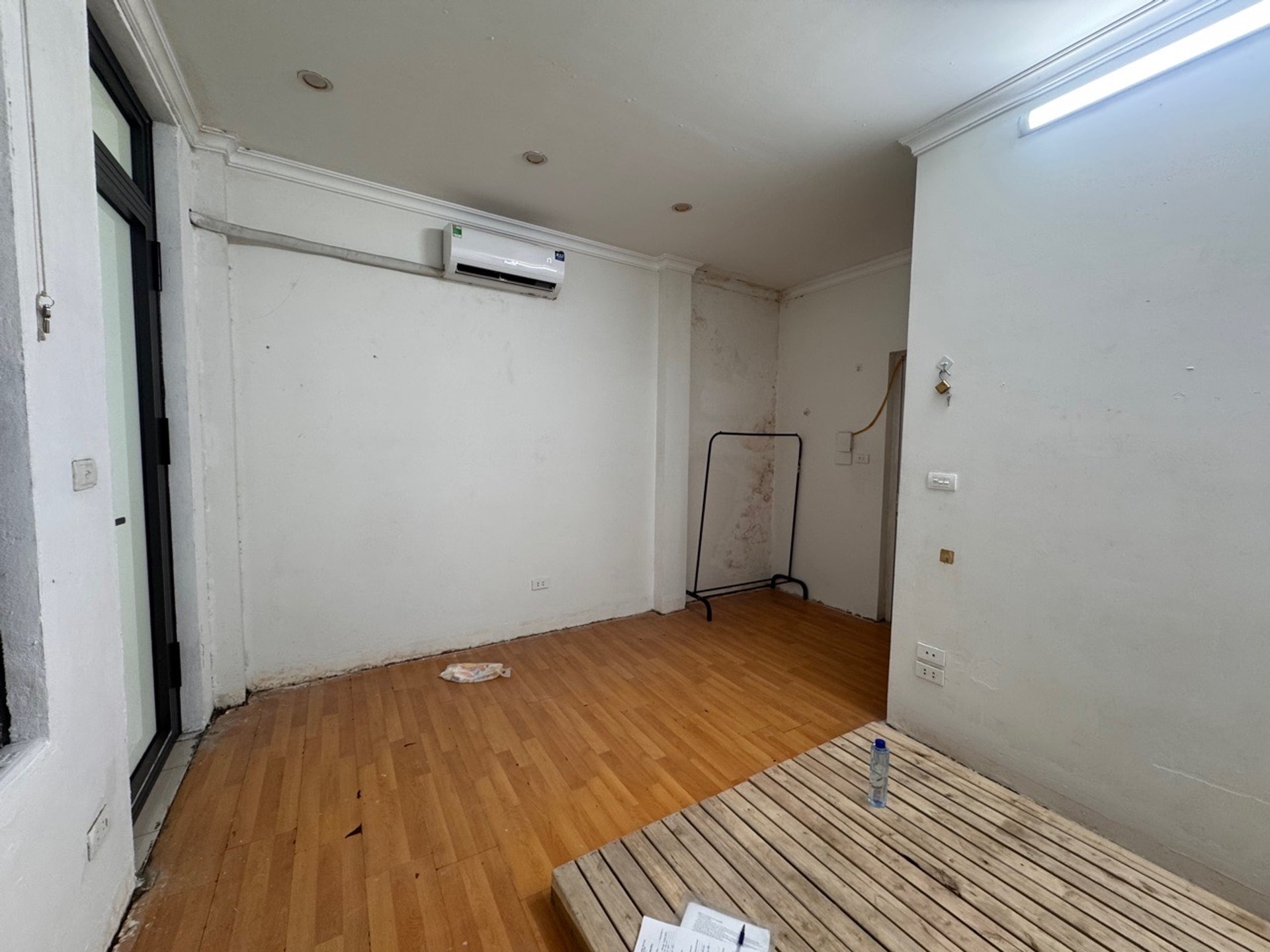 Bán nhà Lĩnh Nam - diện tích 30m2 5 tầng - Ô TÔ ĐỖ CỔNG - giá 7,5 tỷ