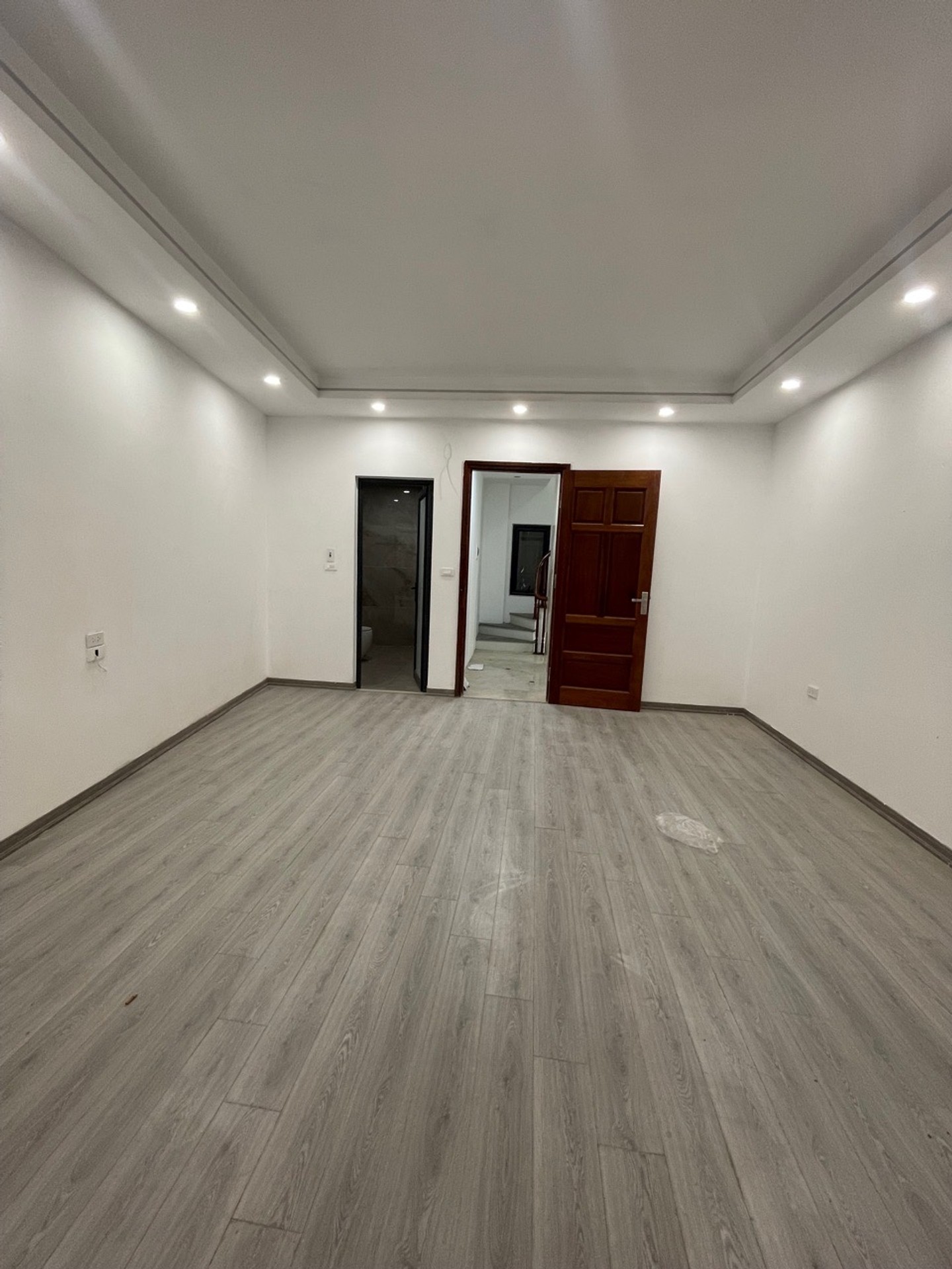 Bán nhà Hoa Lư - diện tích 38m2 5 tầng - Ô tô qua cổng - giá 14,8 tỷ