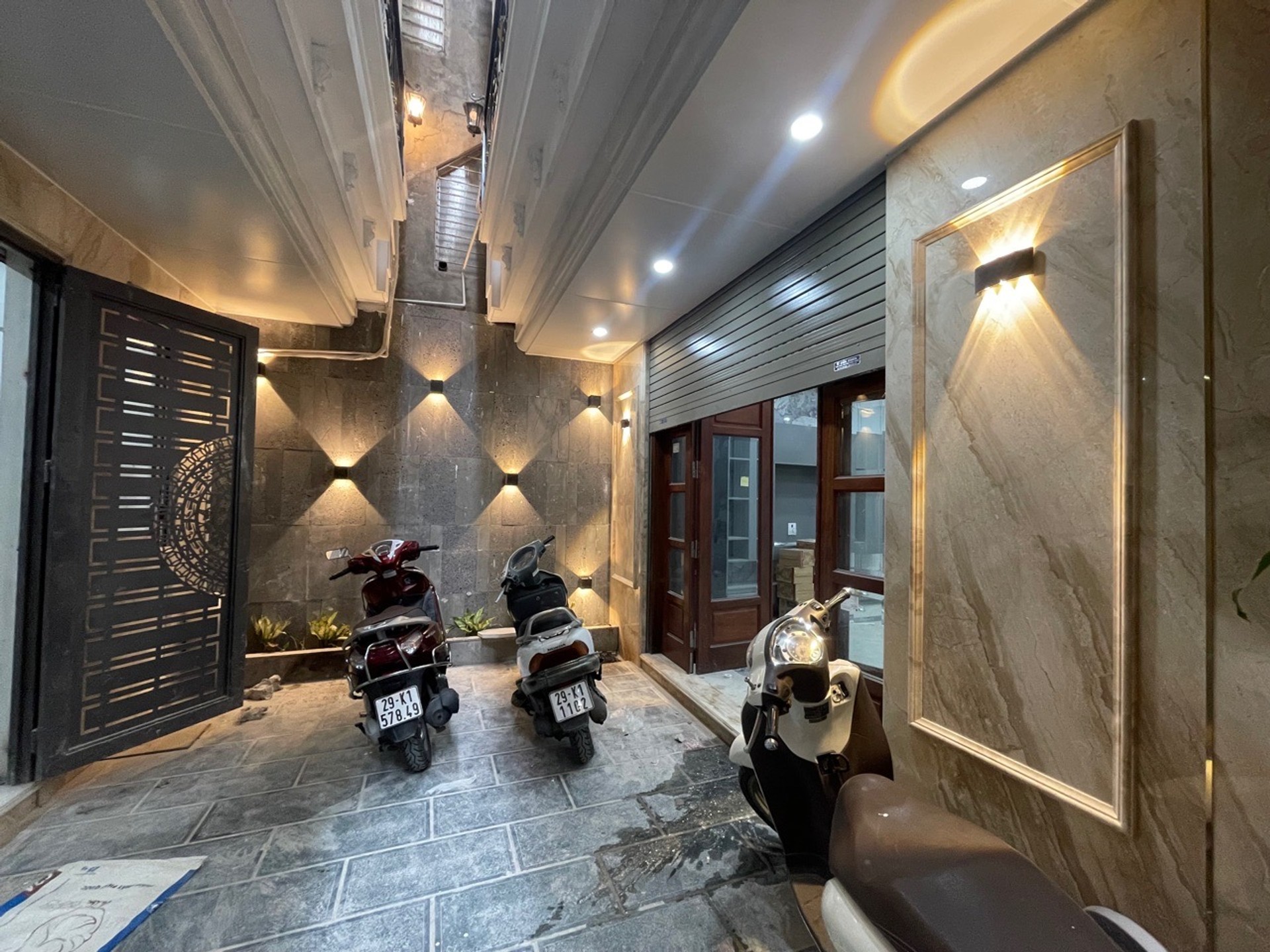 Bán nhà Hoa Lư - diện tích 38m2 5 tầng - Ô tô qua cổng - giá 14,8 tỷ
