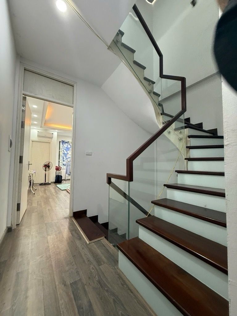 Bán nhà Đầm Trấu - diện tích 43m2 5 tầng - ô tô dừng đỗ - giá 19,8 tỷ