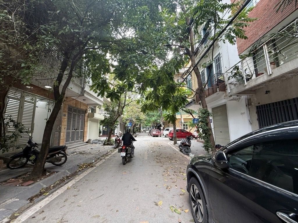 Bán nhà Đầm Trấu - diện tích 43m2 5 tầng - ô tô dừng đỗ - giá 19,8 tỷ