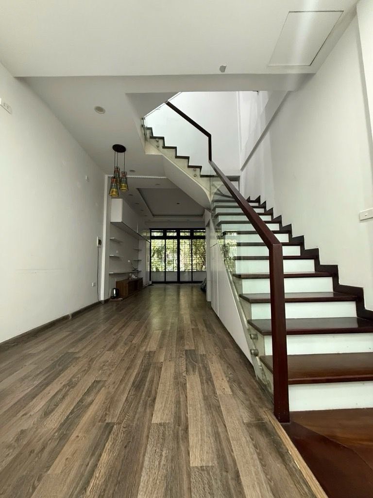 Bán nhà Đầm Trấu - diện tích 43m2 5 tầng - ô tô dừng đỗ - giá 19,8 tỷ