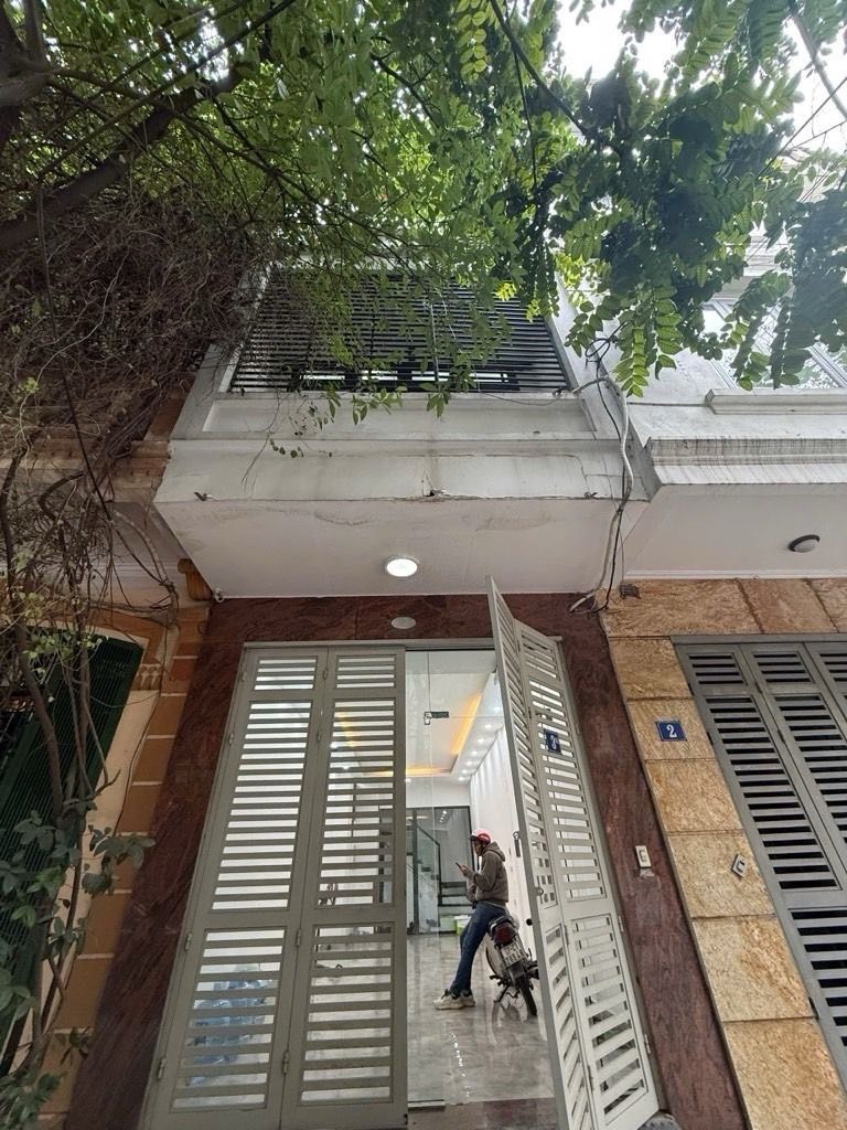 Bán nhà Đầm Trấu - diện tích 43m2 5 tầng - ô tô dừng đỗ - giá 19,8 tỷ
