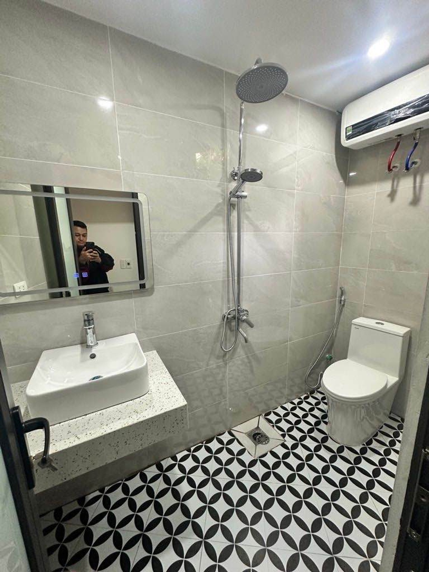 Bán nhà Ngõ Hoà Bình - diện tích 18m2 4 tầng - Nhà đẹp hiếm có - giá 3 tỷ