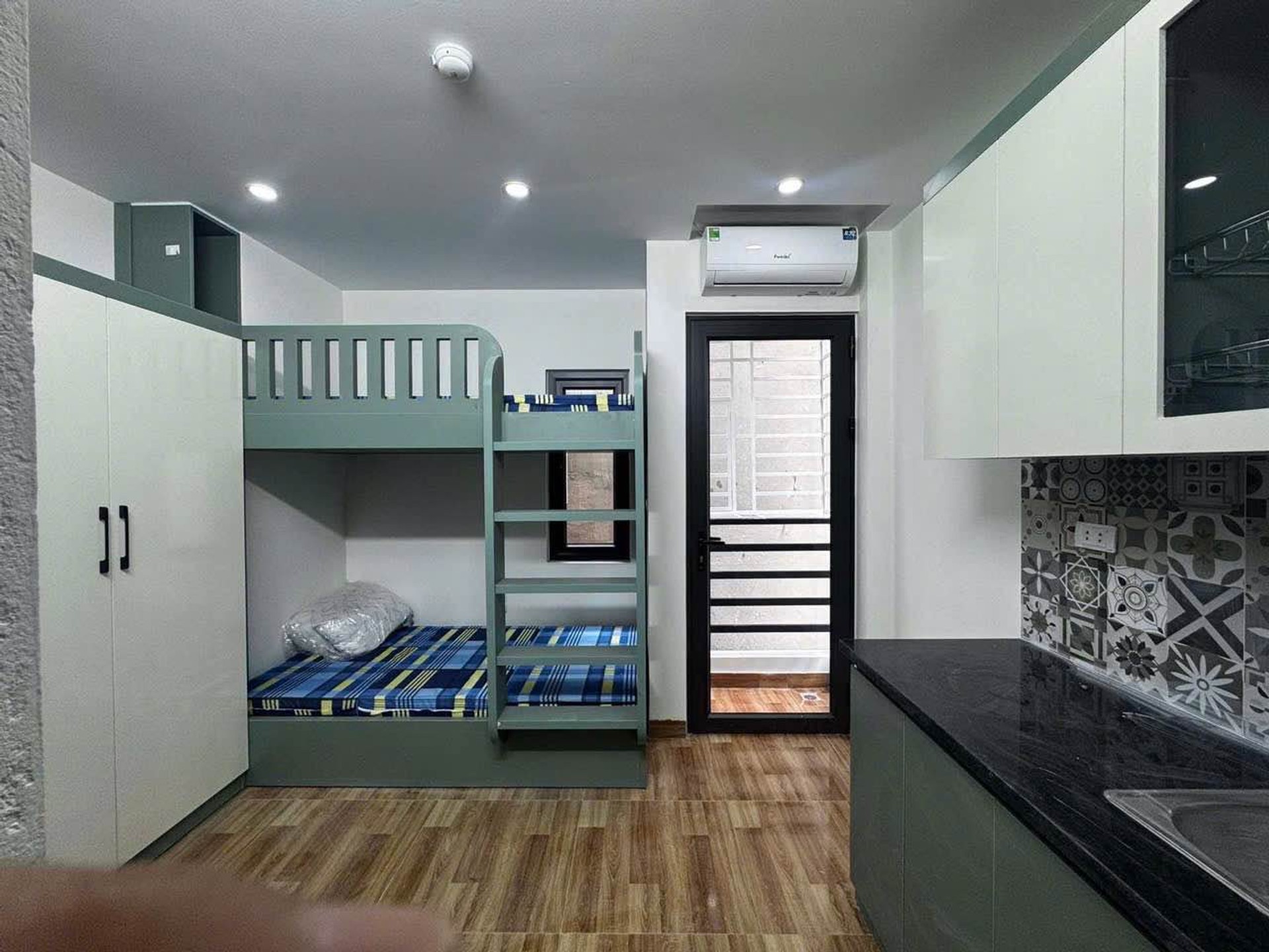 Bán nhà Bùi Ngọc Dương - diện tích 60m2 6 tầng - ô tô tránh - giá 15,2 tỷ