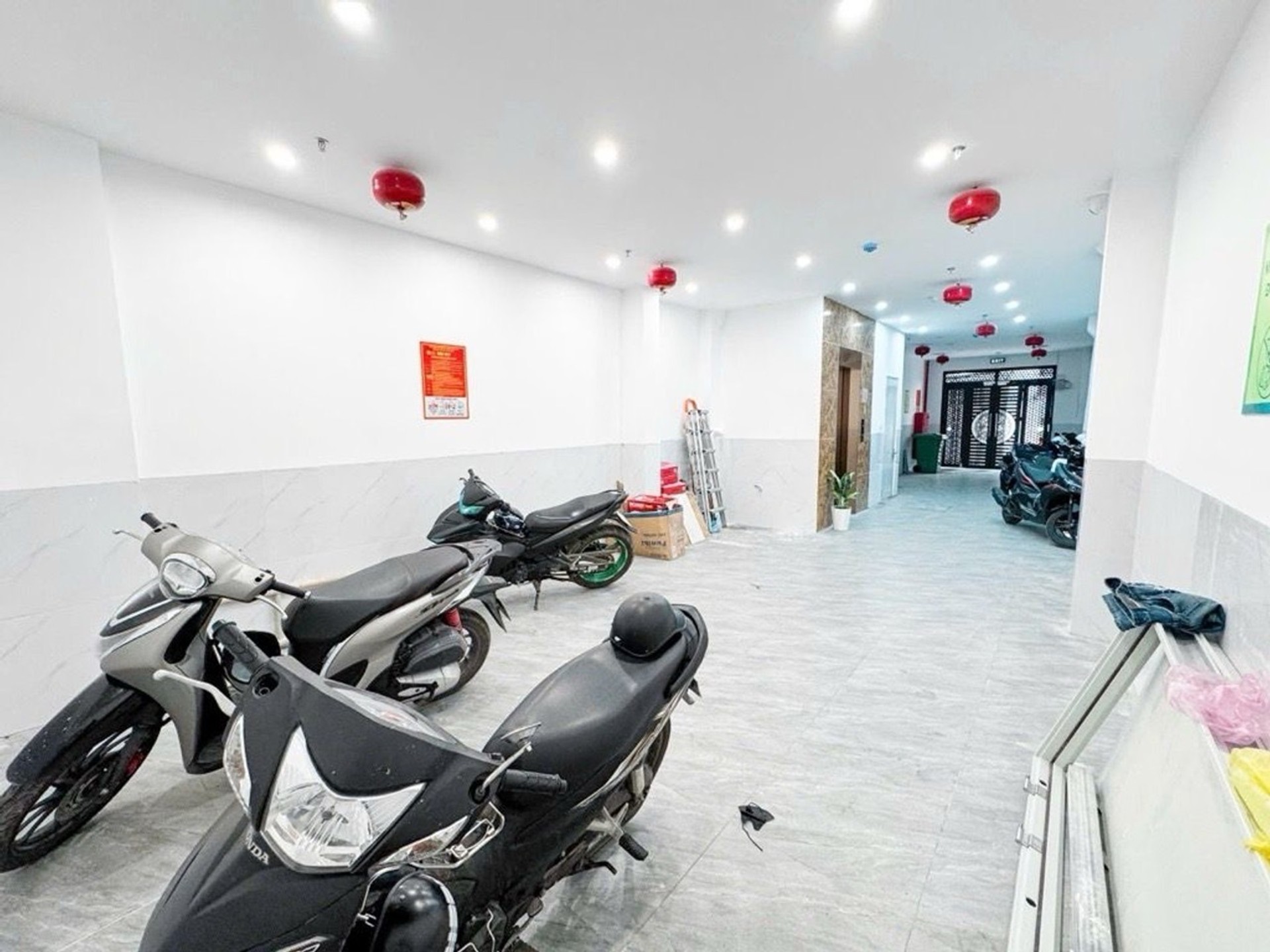 Bán nhà Bùi Xương Trạch - diện tích 77m2 7 tầng - Nhà đẹp hiếm có - giá 21,8 tỷ