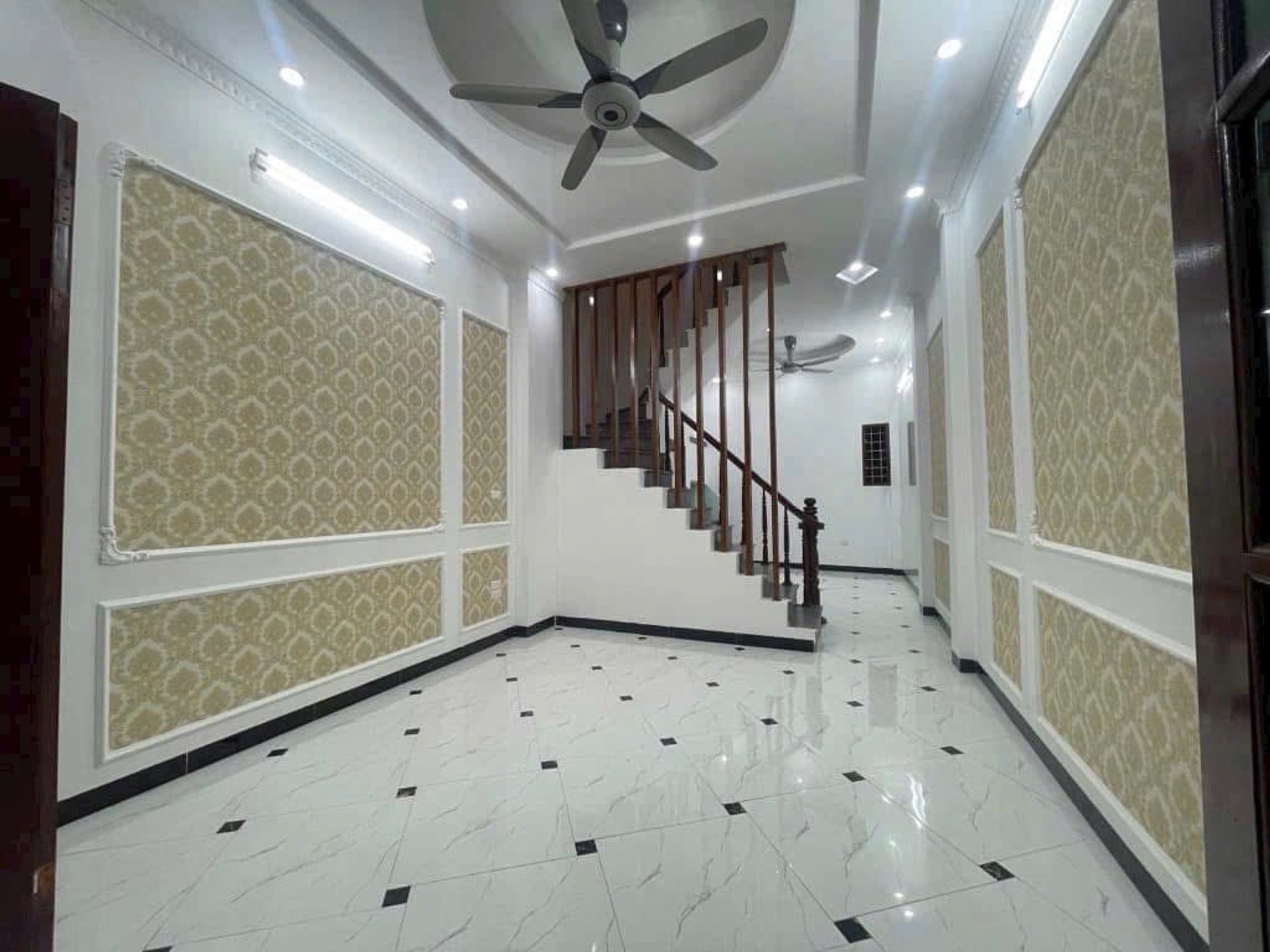 Bán nhà Minh Khai - diện tích 45m2 3 tầng - SÁT Ô TÔ - giá 14 tỷ