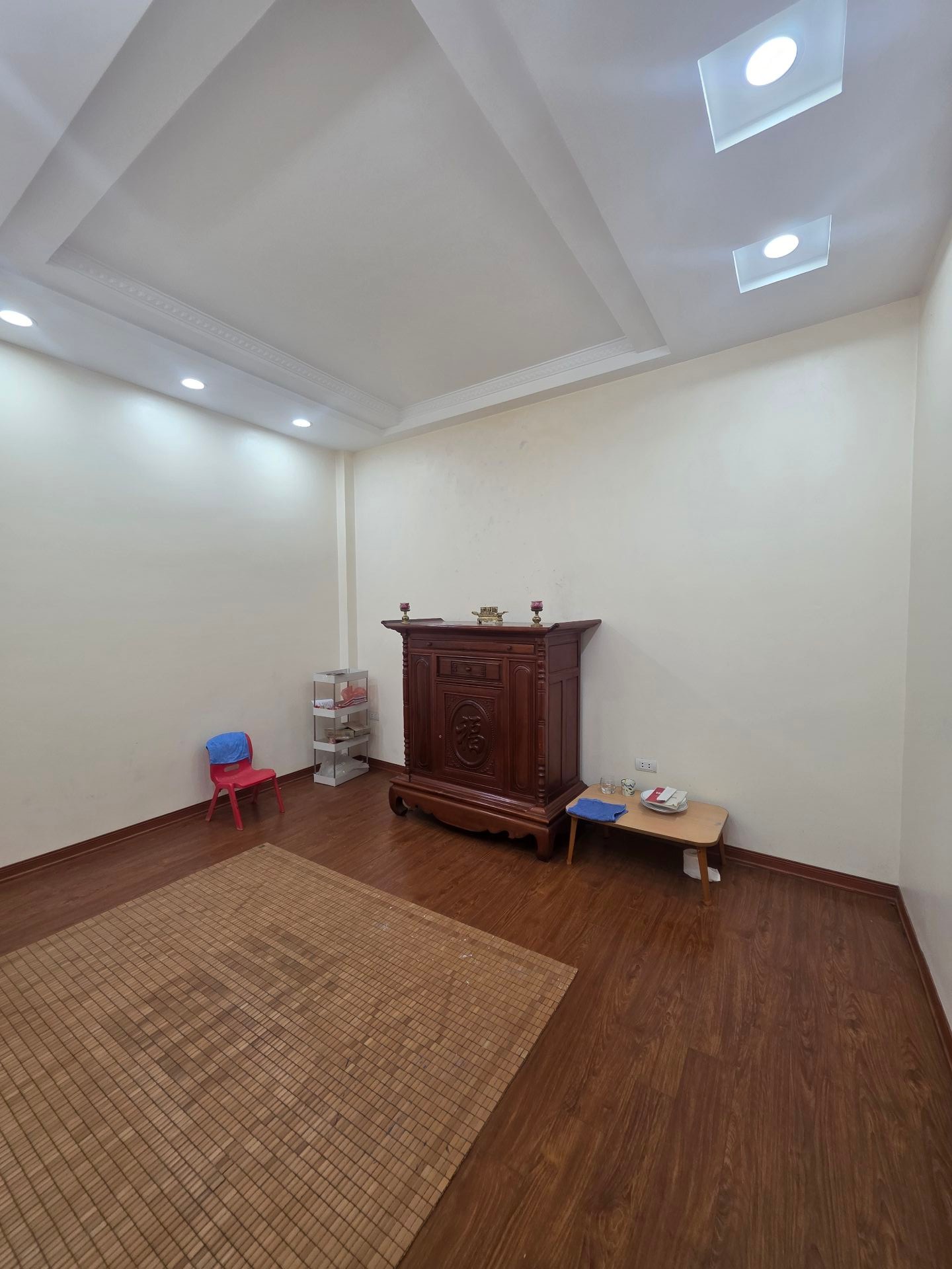 Bán nhà Minh Khai - diện tích 43m2 5 tầng - Ô tô đỗ cửa - giá 12,5 tỷ