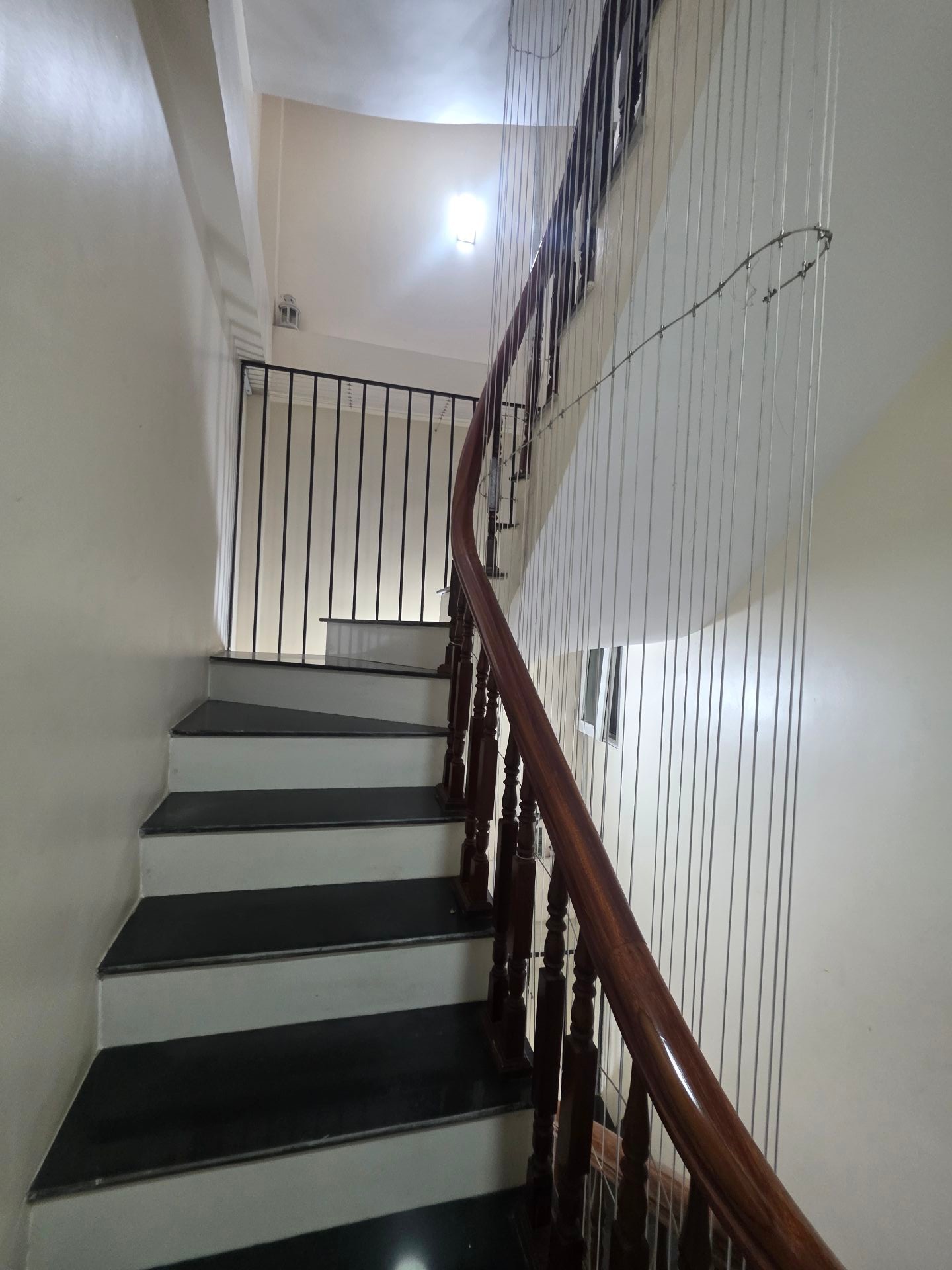 Bán nhà Minh Khai - diện tích 43m2 5 tầng - Ô tô đỗ cửa - giá 12,5 tỷ