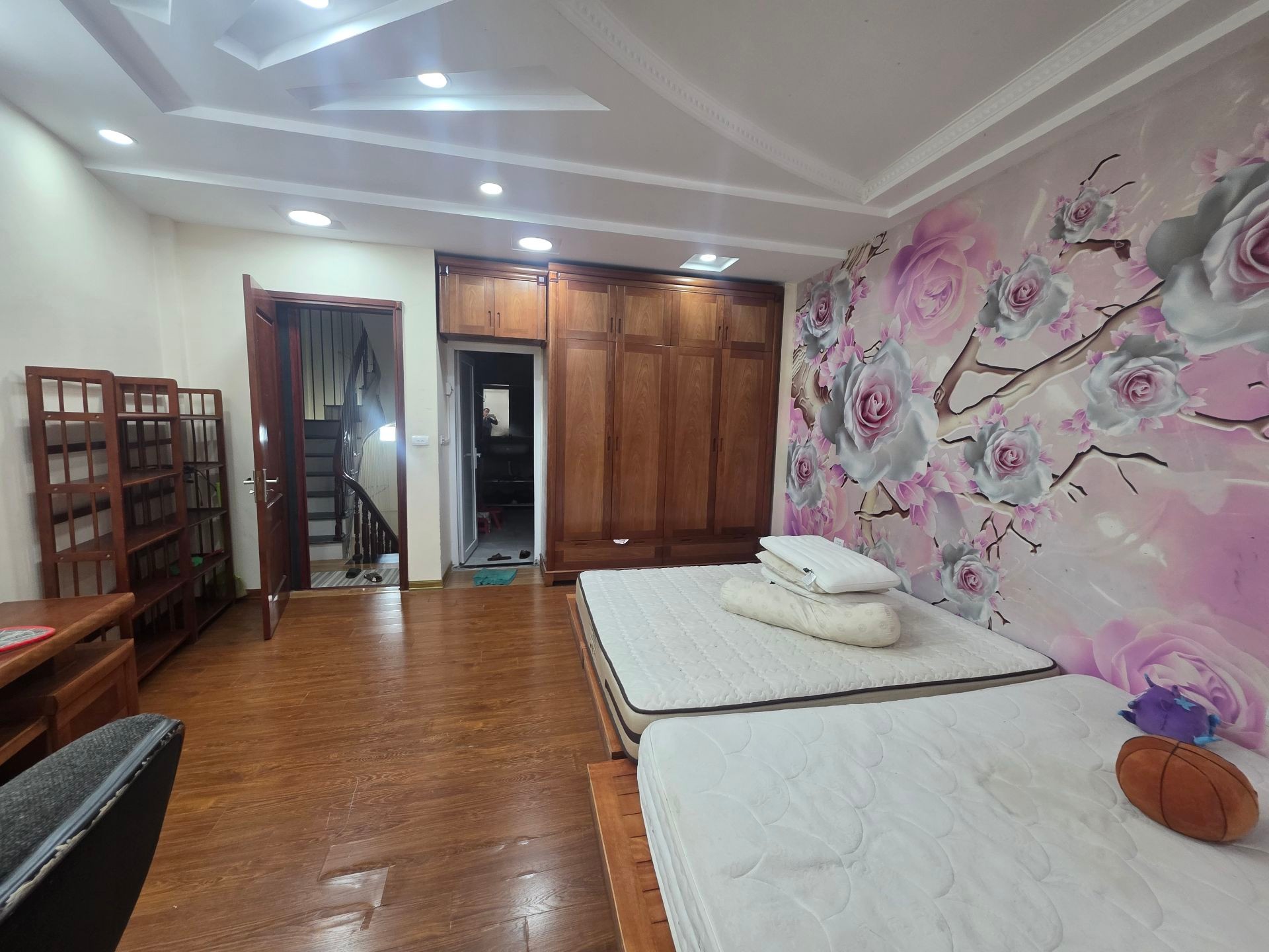 Bán nhà Minh Khai - diện tích 43m2 5 tầng - Ô tô đỗ cửa - giá 12,5 tỷ