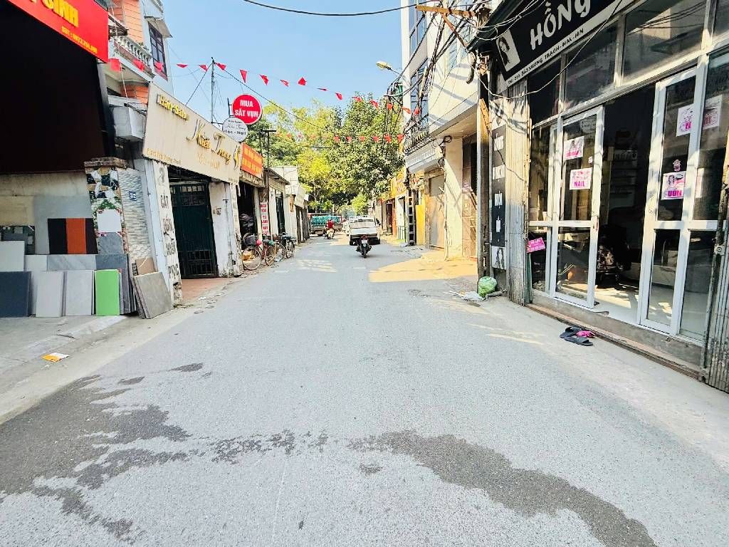 Bán nhà Bùi Xương Trạch - diện tích 76m2 3 tầng - Mặt phố kinh doanh sầm uất - giá 28,8 tỷ