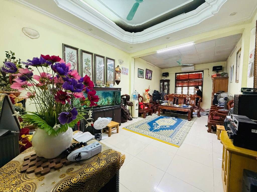 Bán nhà Bùi Xương Trạch - diện tích 76m2 3 tầng - Mặt phố kinh doanh sầm uất - giá 28,8 tỷ