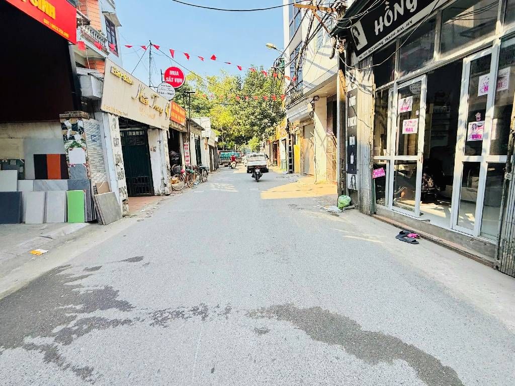 Bán nhà Bùi Xương Trạch - diện tích 76m2 3 tầng - Mặt phố kinh doanh sầm uất - giá 28,8 tỷ