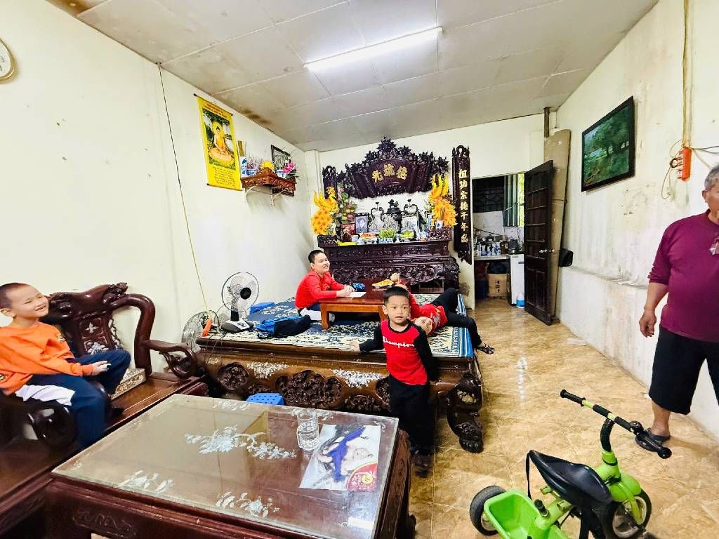 Bán nhà Bùi Xương Trạch - diện tích 76m2 3 tầng - Mặt phố kinh doanh sầm uất - giá 28,8 tỷ