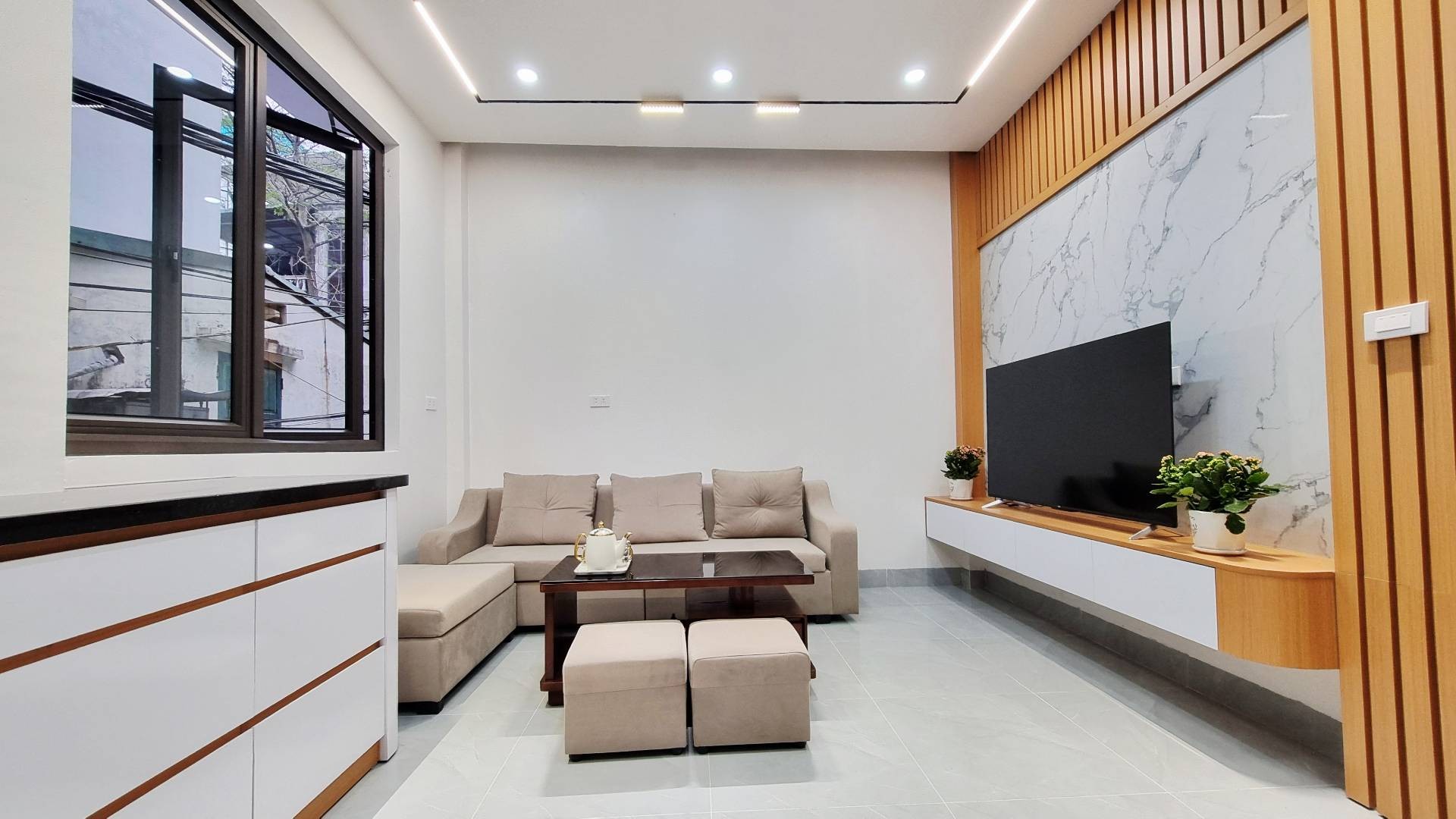 Bán nhà Giáp Bát - diện tích 32m2 5 tầng - ô tô đỗ cửa - giá 12,8 tỷ