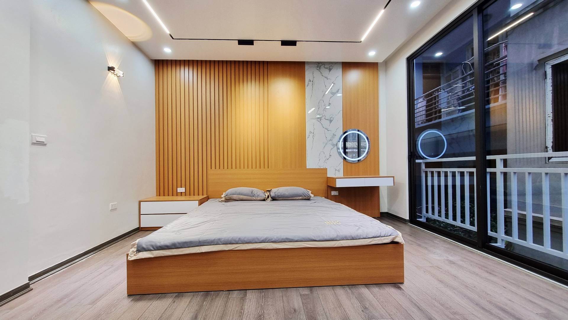 Bán nhà Giáp Bát - diện tích 32m2 5 tầng - ô tô đỗ cửa - giá 12,8 tỷ