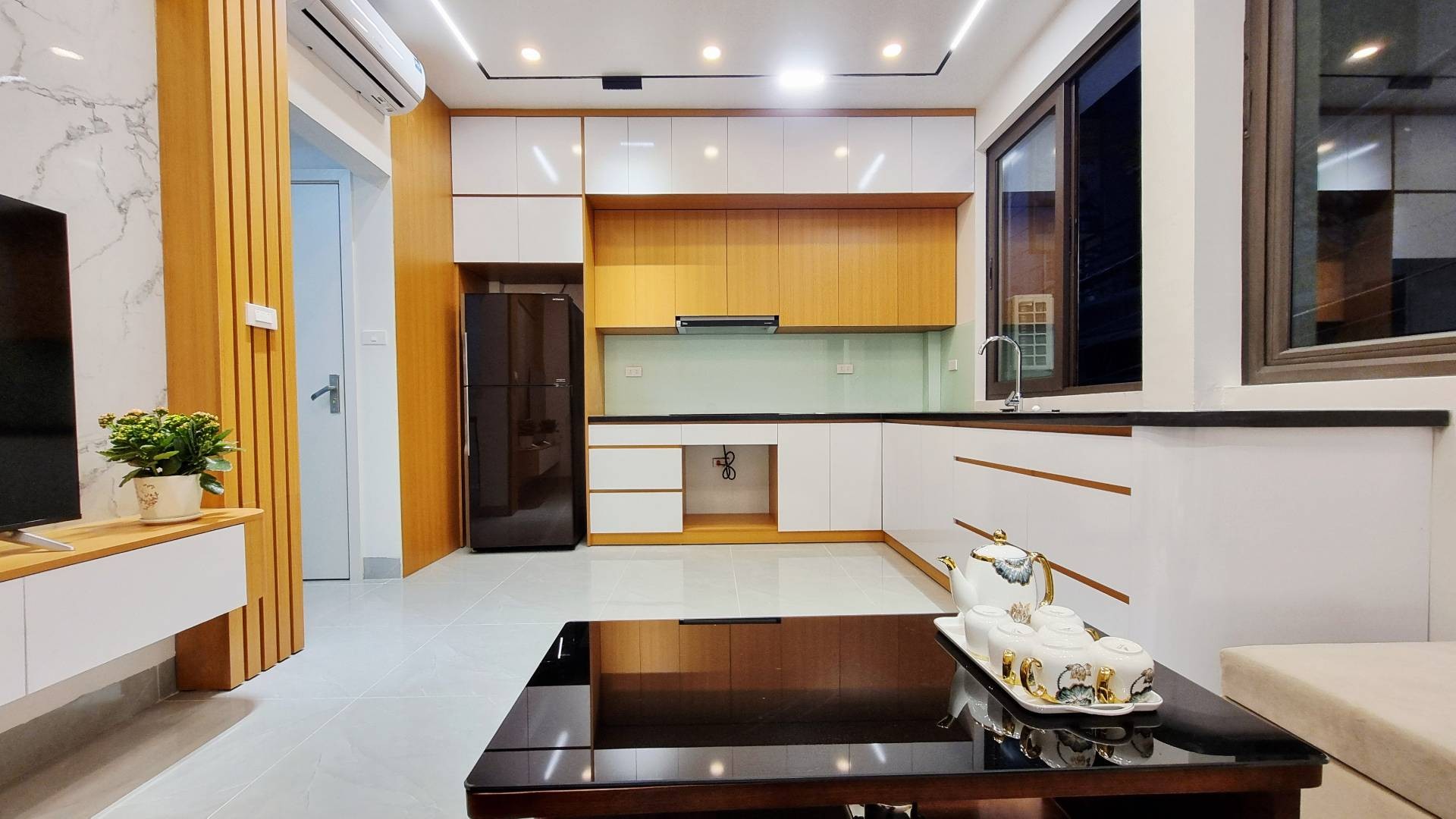 Bán nhà Giáp Bát - diện tích 32m2 5 tầng - ô tô đỗ cửa - giá 12,8 tỷ