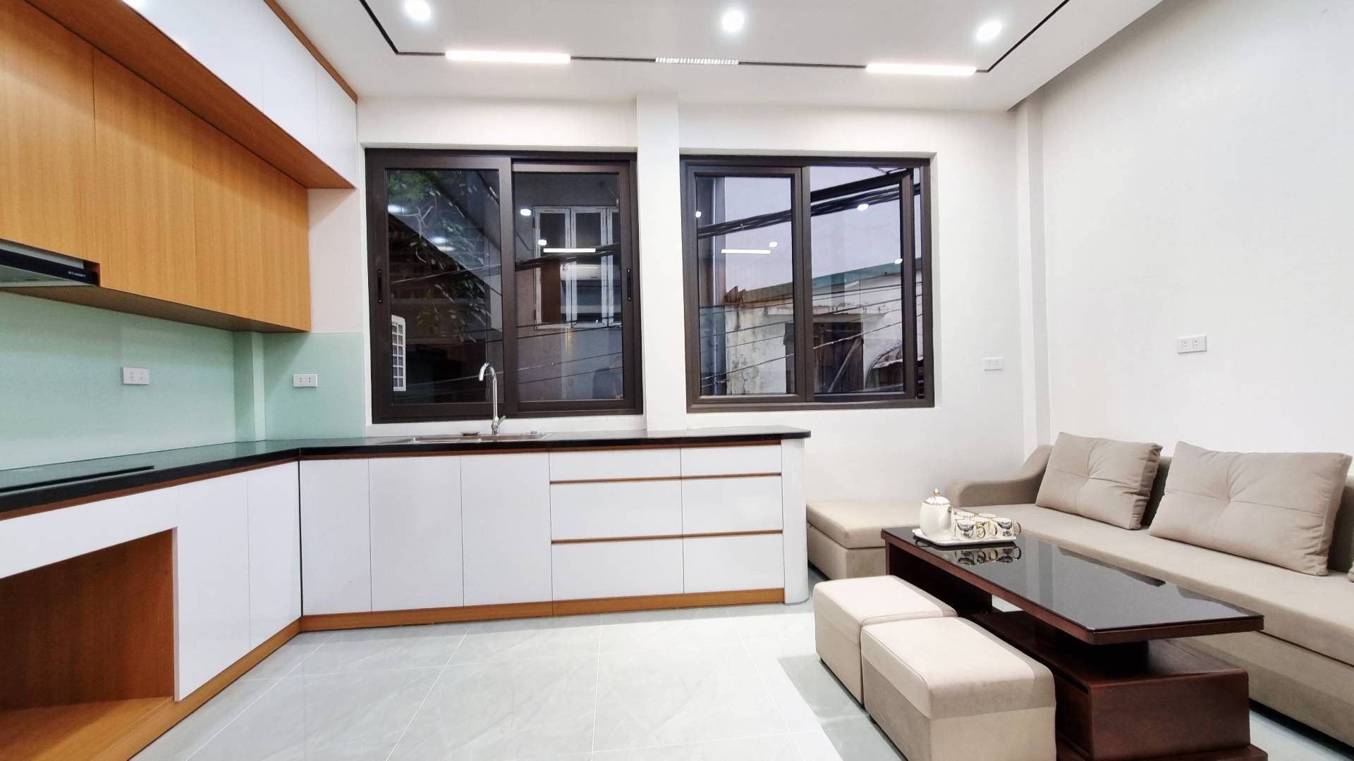 Bán nhà Giáp Bát - diện tích 32m2 5 tầng - ô tô đỗ cửa - giá 12,8 tỷ