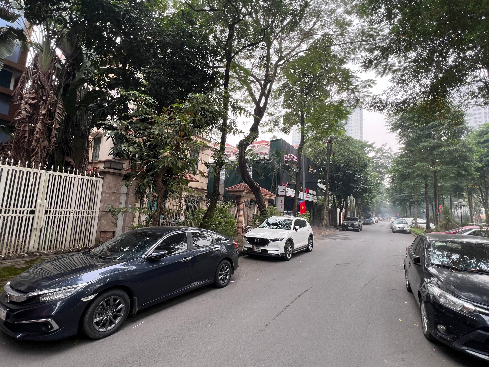 Bán nhà Nguyễn Duy Trinh - diện tích 508m2 4 tầng - Đường ô tô trở lên - giá 200 tỷ