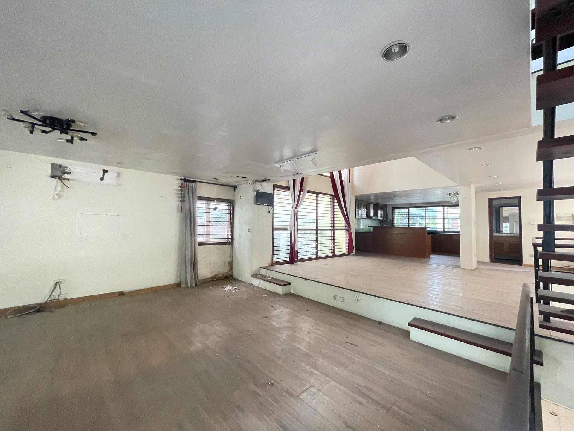 Bán nhà Nguyễn Duy Trinh - diện tích 508m2 4 tầng - Đường ô tô trở lên - giá 200 tỷ