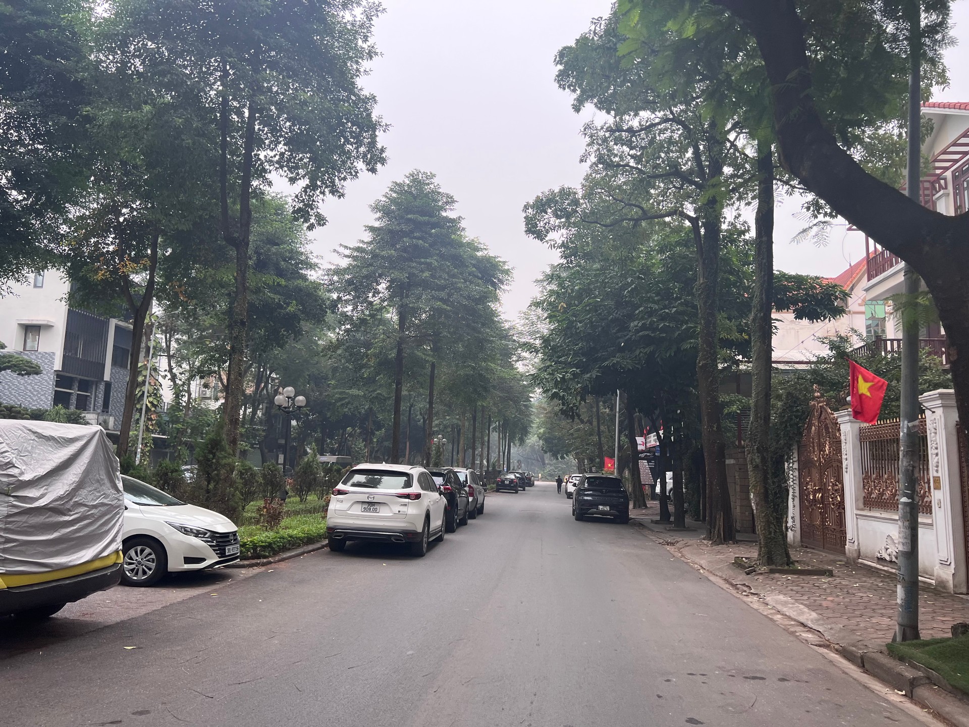 Bán nhà Nguyễn Duy Trinh - diện tích 508m2 4 tầng - Đường ô tô trở lên - giá 200 tỷ