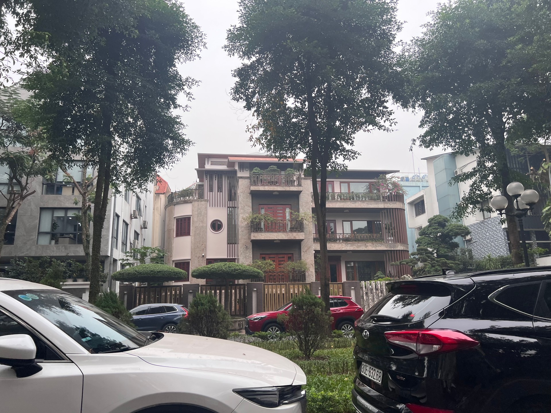 Bán nhà Nguyễn Duy Trinh - diện tích 508m2 4 tầng - Đường ô tô trở lên - giá 200 tỷ