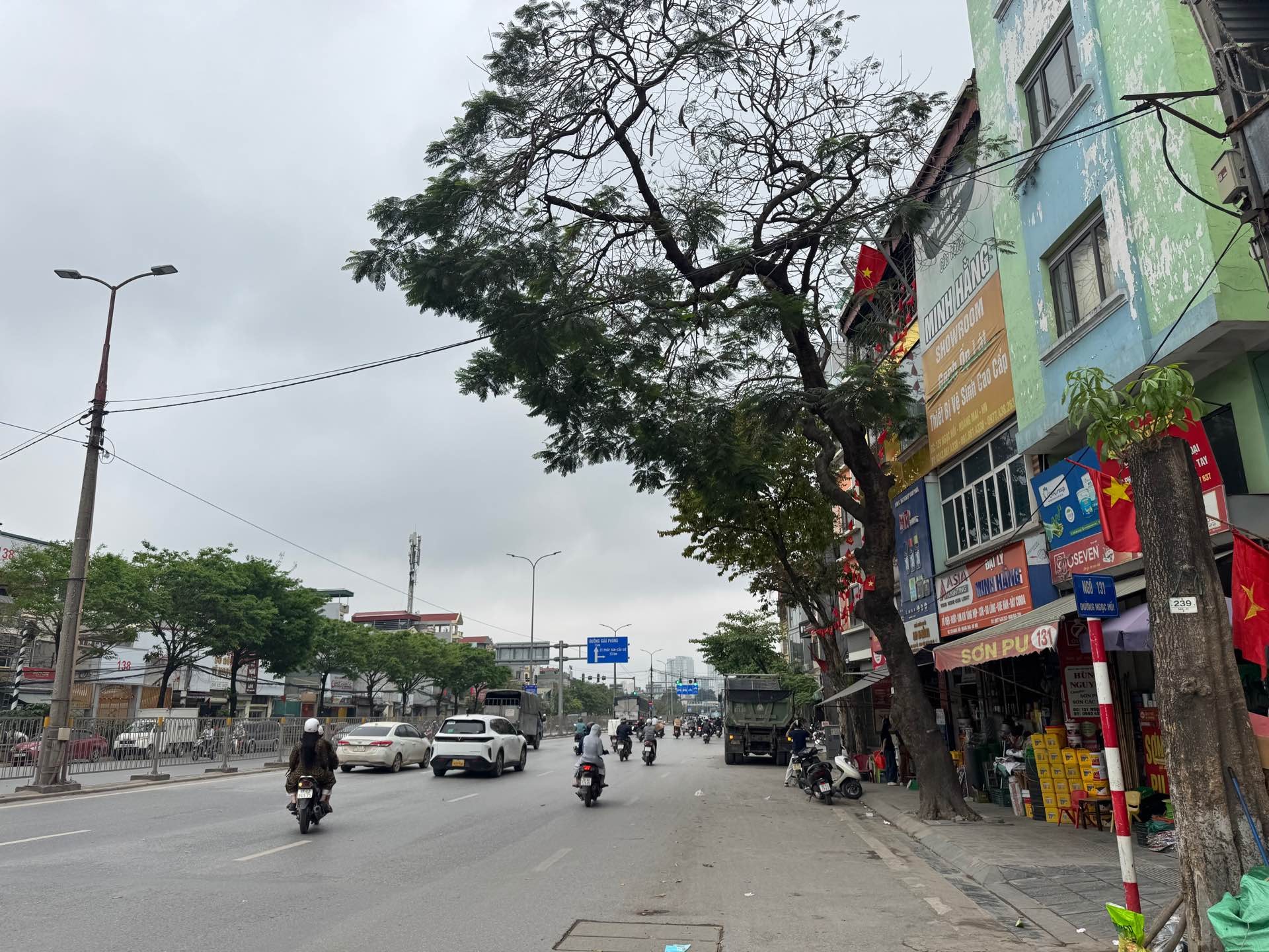 Bán nhà Ngọc Hồi - diện tích 42m2 5 tầng - Ô tô ngủ trong nhà - giá 15,5 tỷ