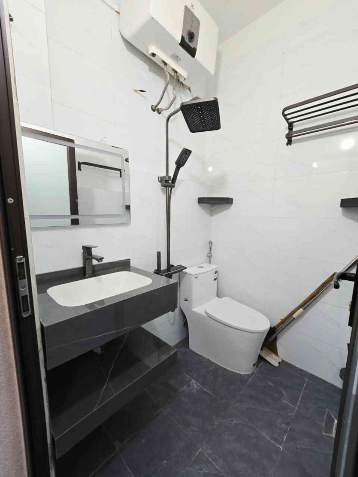 Bán nhà Giải Phóng - diện tích 52m2 7 tầng - Sổ chung - giá 2 tỷ