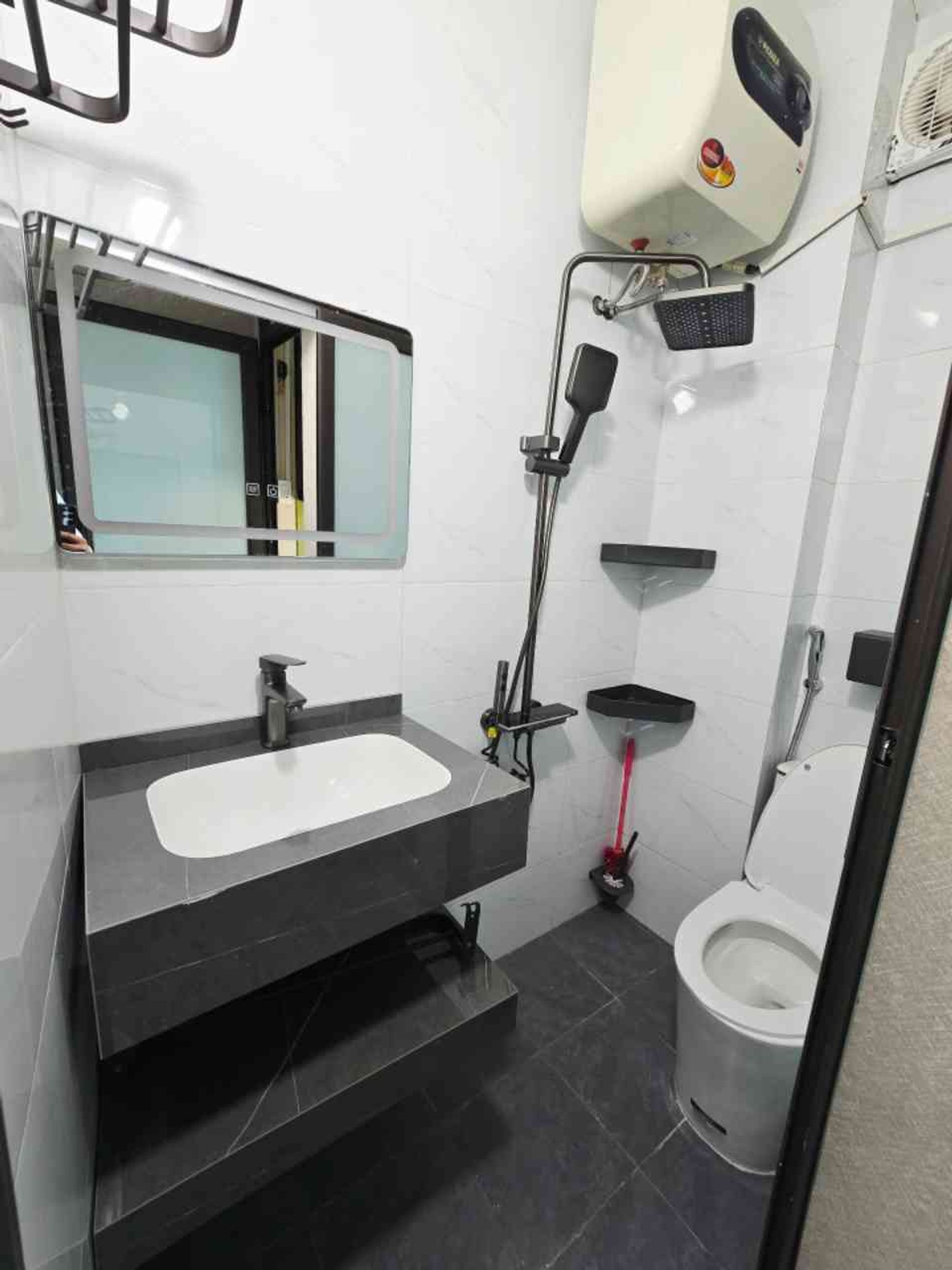 Bán nhà Giải Phóng - diện tích 52m2 7 tầng - Sổ chung - giá 2 tỷ