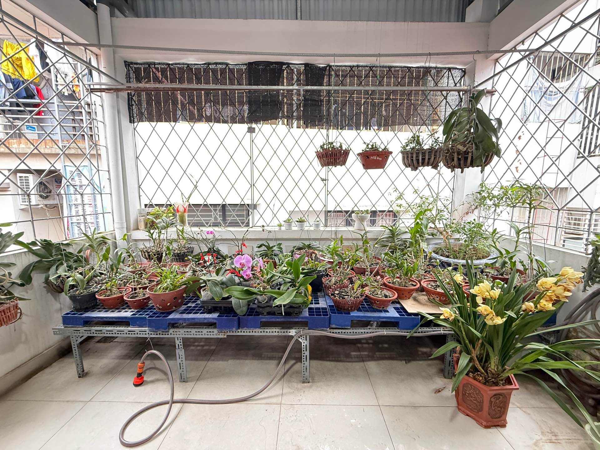 Bán nhà Trung Kính - diện tích 60.7m2 4 tầng - ô tô qua nhà - giá 30 tỷ