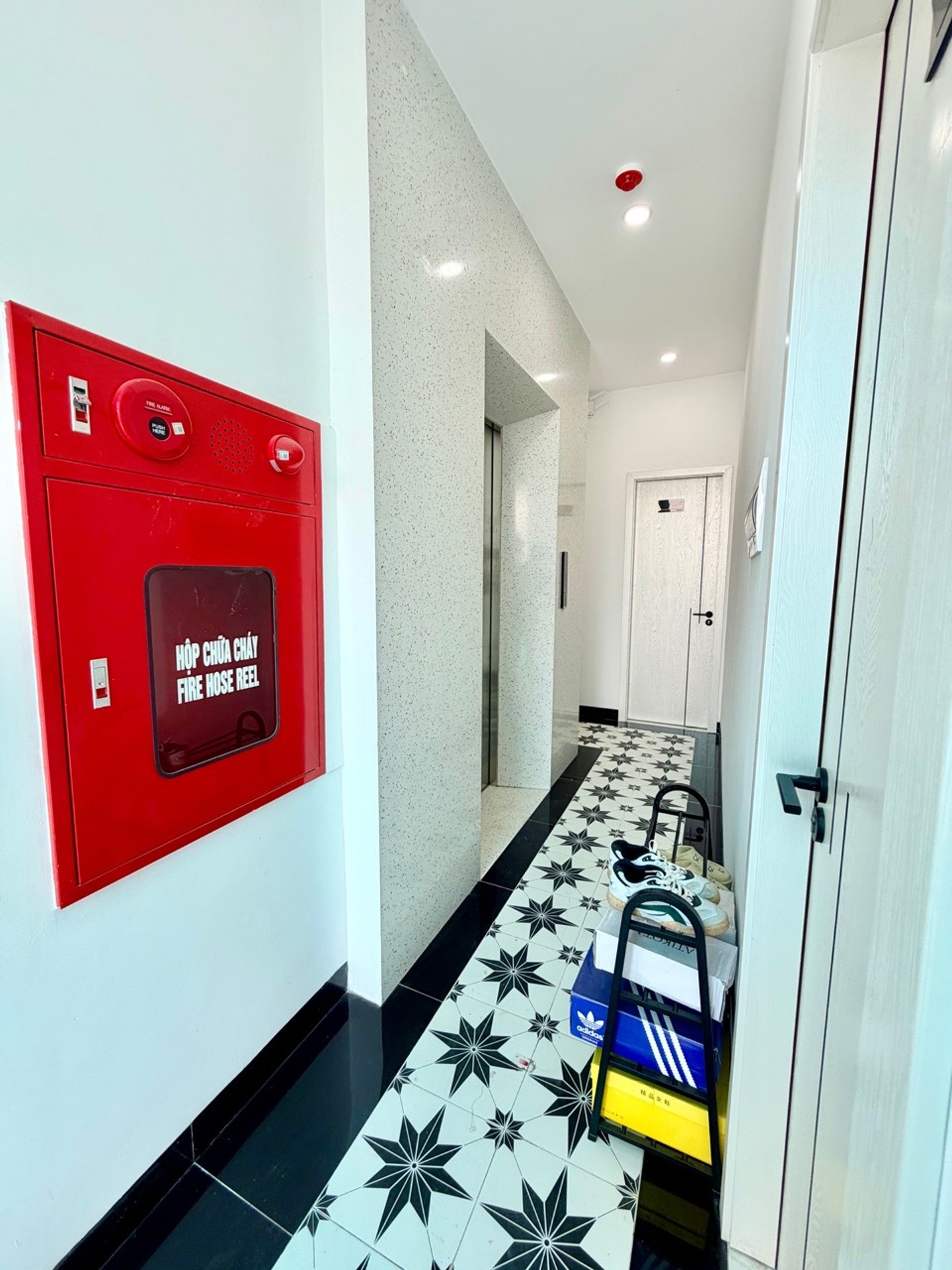 Bán nhà Mai Động - diện tích 85m2 7 tầng - Căn hộ dịch vụ đẳng cấp - giá 24,9 tỷ