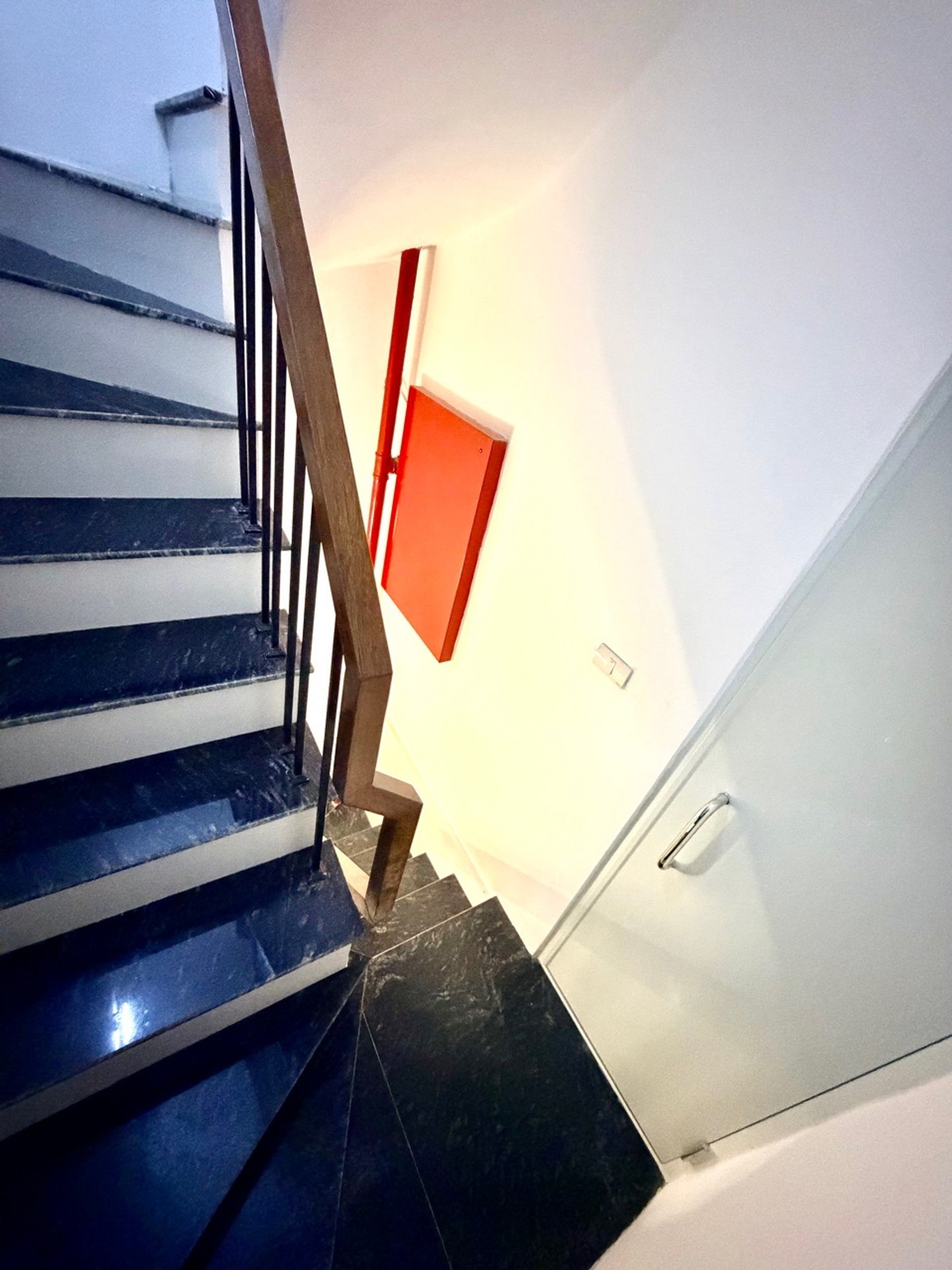 Bán nhà Mai Động - diện tích 85m2 7 tầng - Căn hộ dịch vụ đẳng cấp - giá 24,9 tỷ