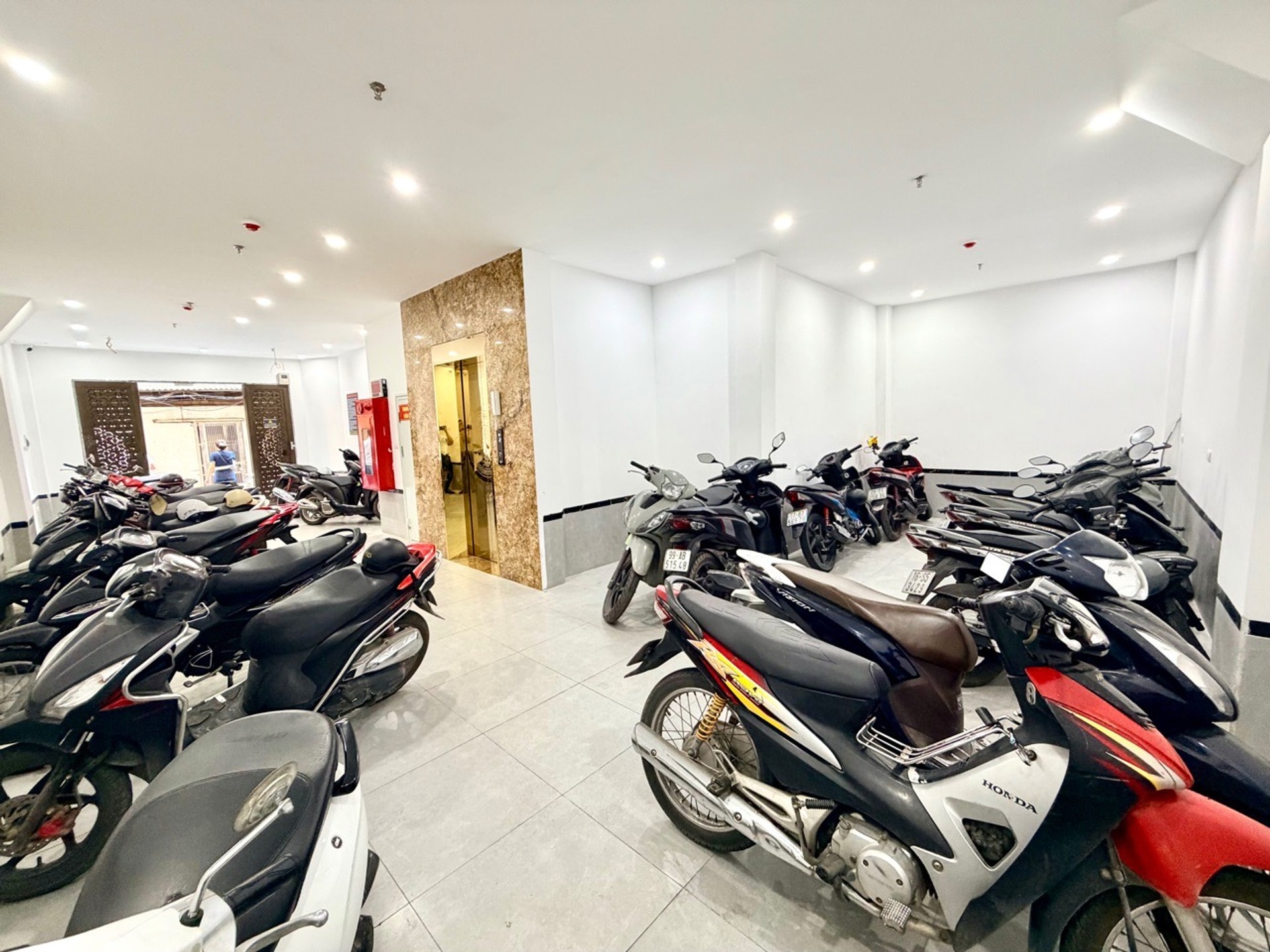 Bán nhà Mai Động - diện tích 85m2 7 tầng - Căn hộ dịch vụ đẳng cấp - giá 24,9 tỷ