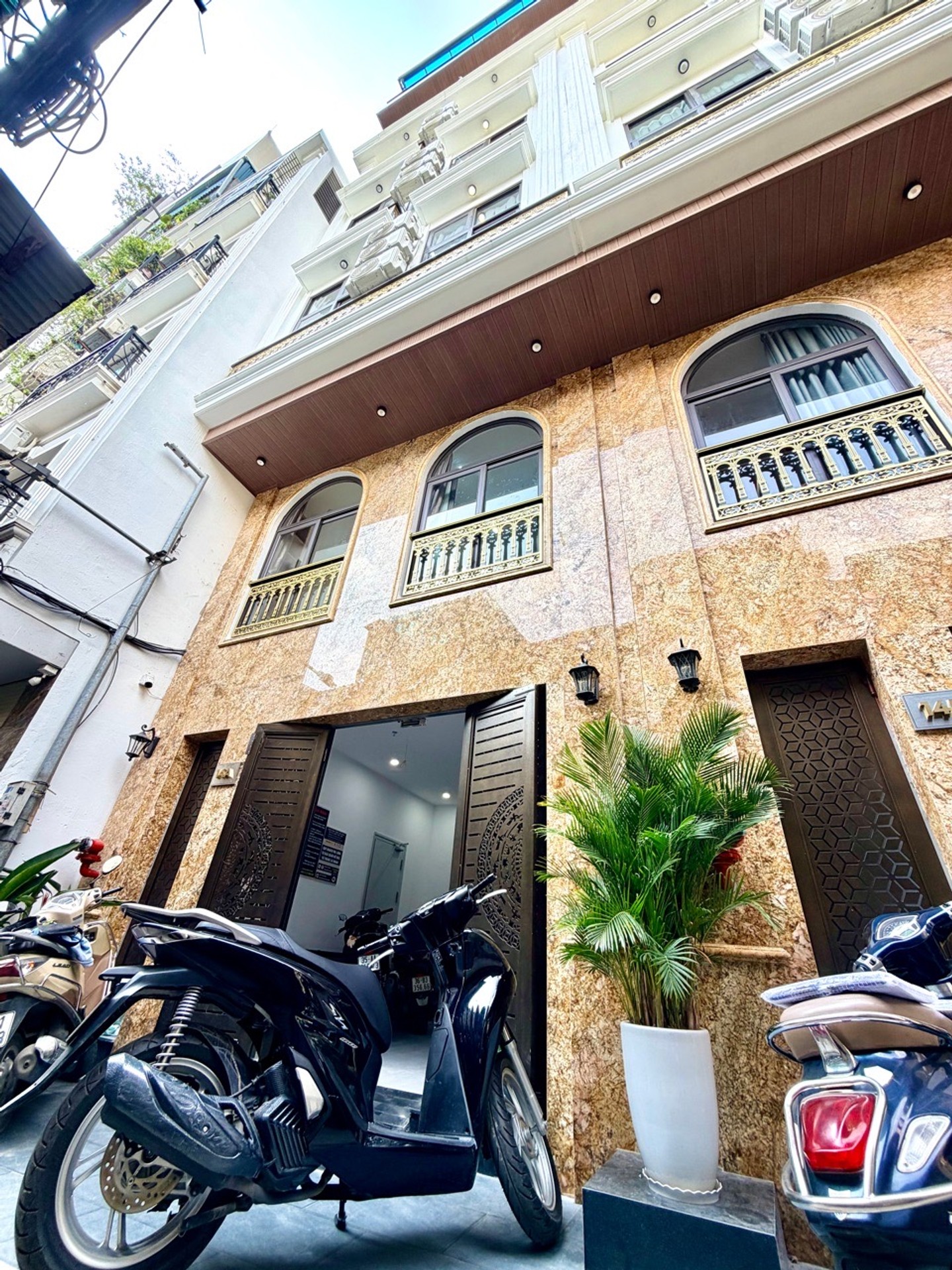 Bán nhà Mai Động - diện tích 85m2 7 tầng - Căn hộ dịch vụ đẳng cấp - giá 24,9 tỷ