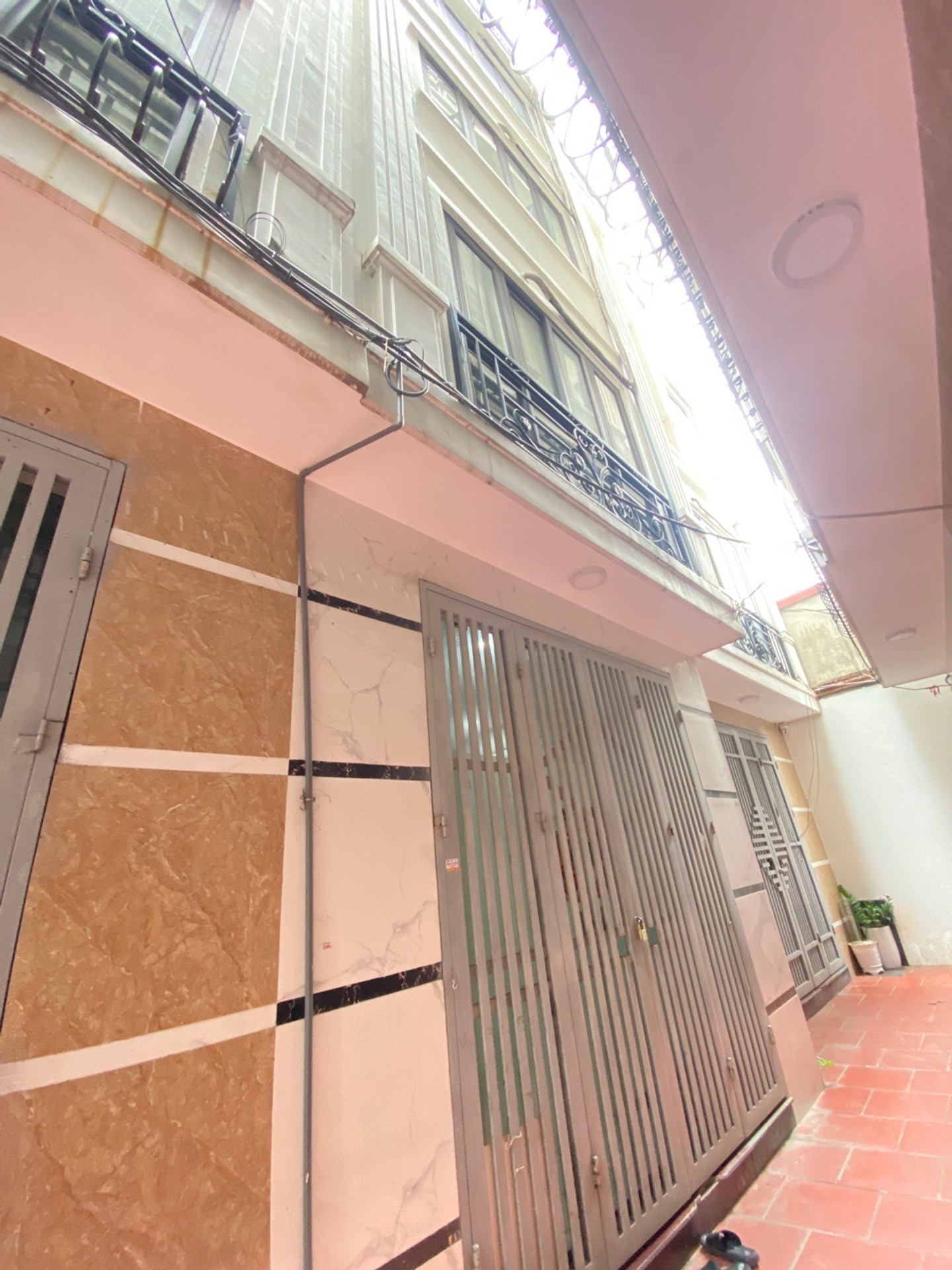 Bán nhà Gốc Đề - diện tích 25m2 5 tầng - gần ô tô - giá 6,4 tỷ