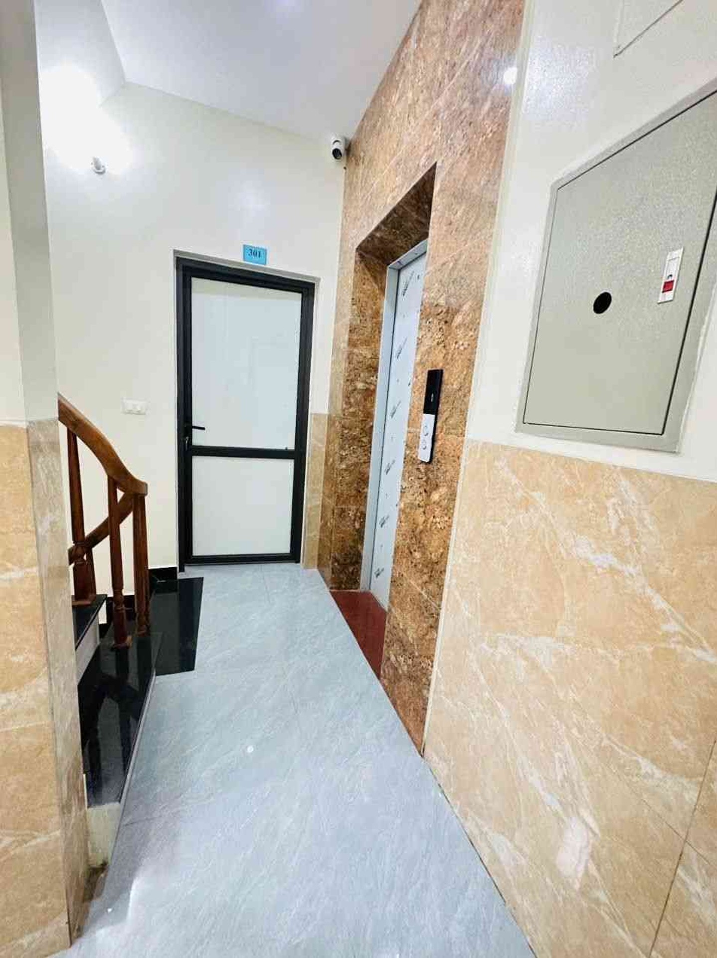 Bán nhà Lĩnh Nam - diện tích 50m2 7 tầng - Lô góc, thang máy - giá 17,5 tỷ