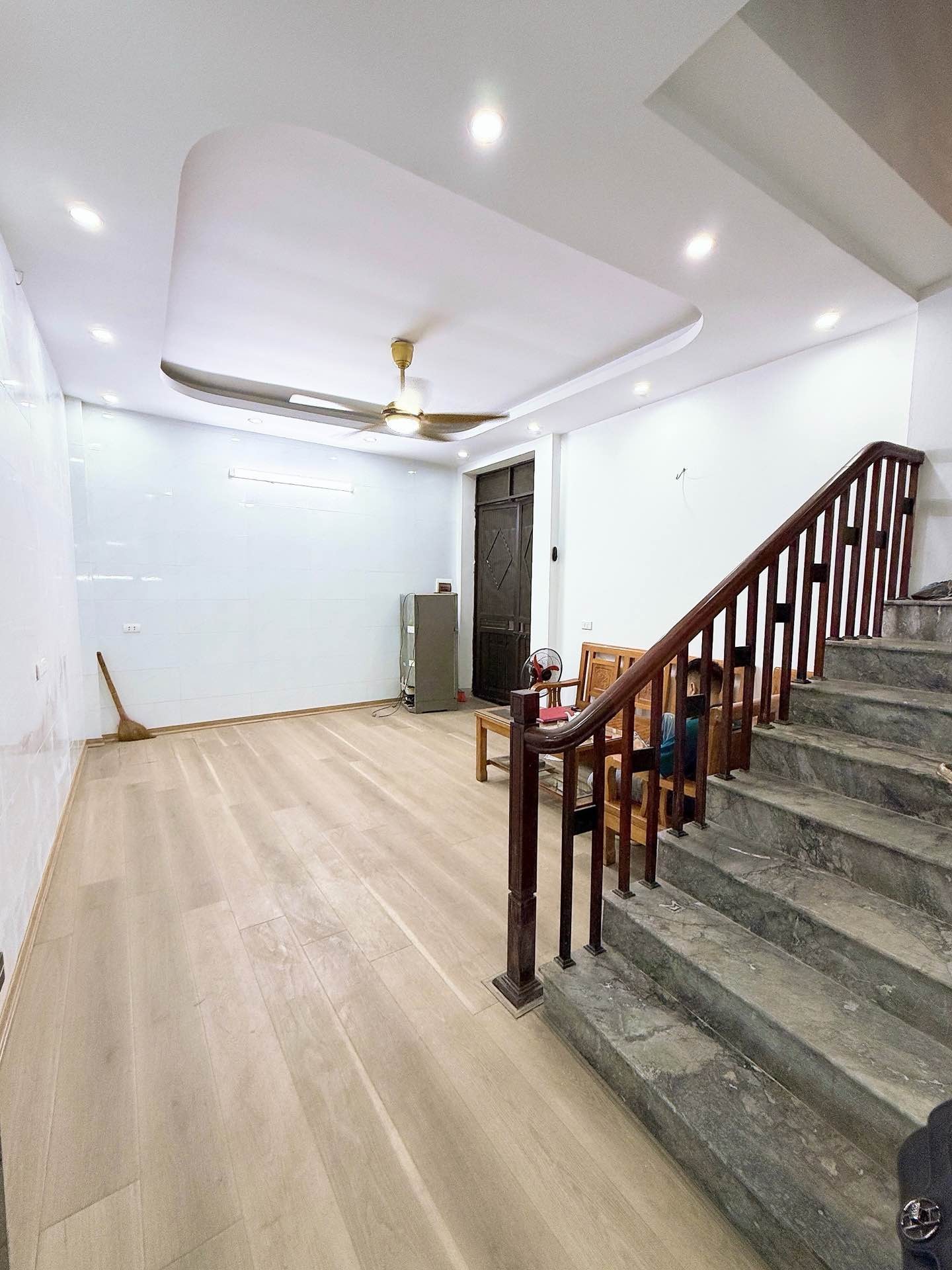Bán nhà Định Công Thượng - diện tích 34m2 4 tầng - Cơ hội khó tìm - giá 2,5 tỷ