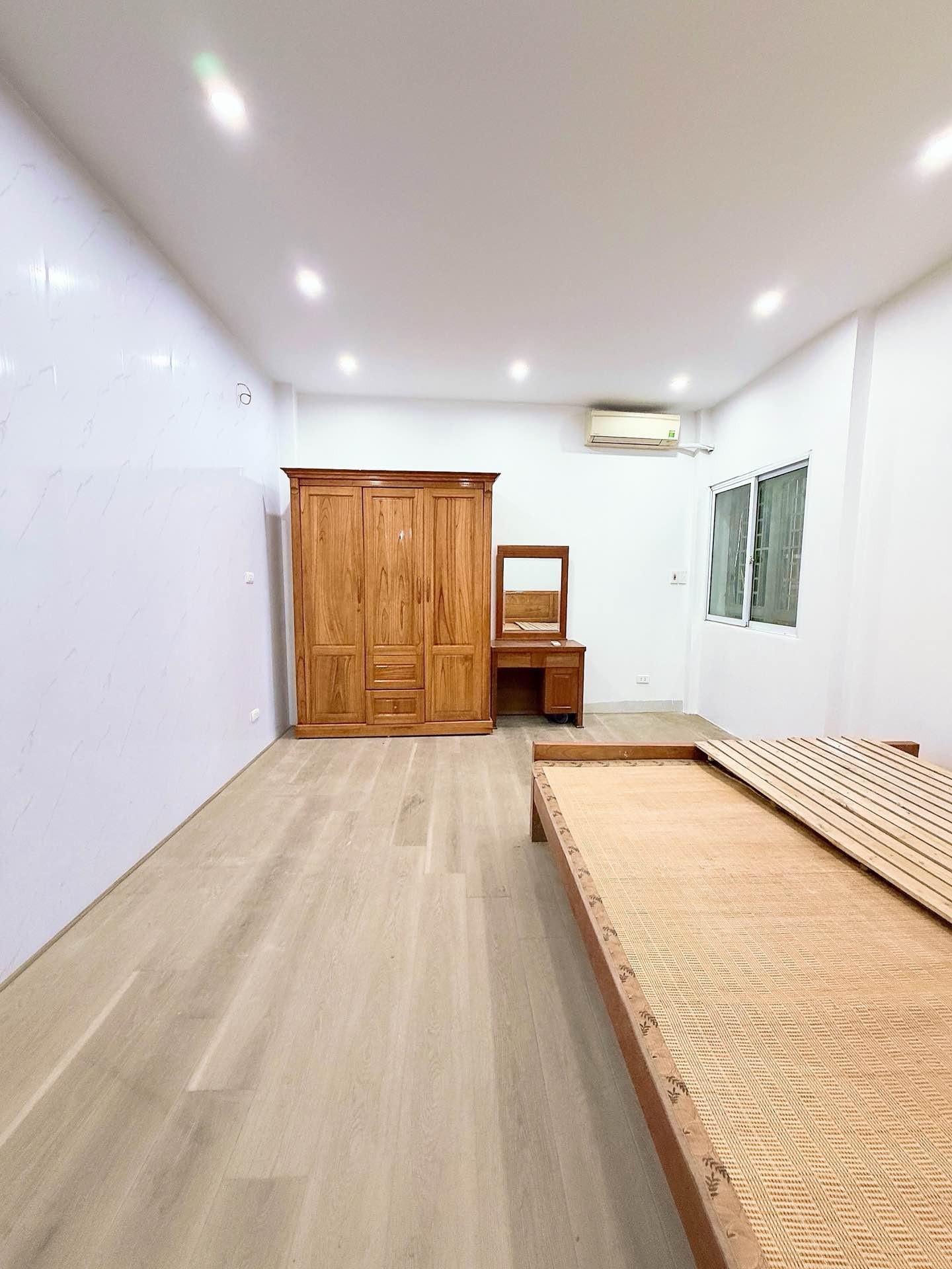 Bán nhà Định Công Thượng - diện tích 34m2 4 tầng - Cơ hội khó tìm - giá 2,5 tỷ